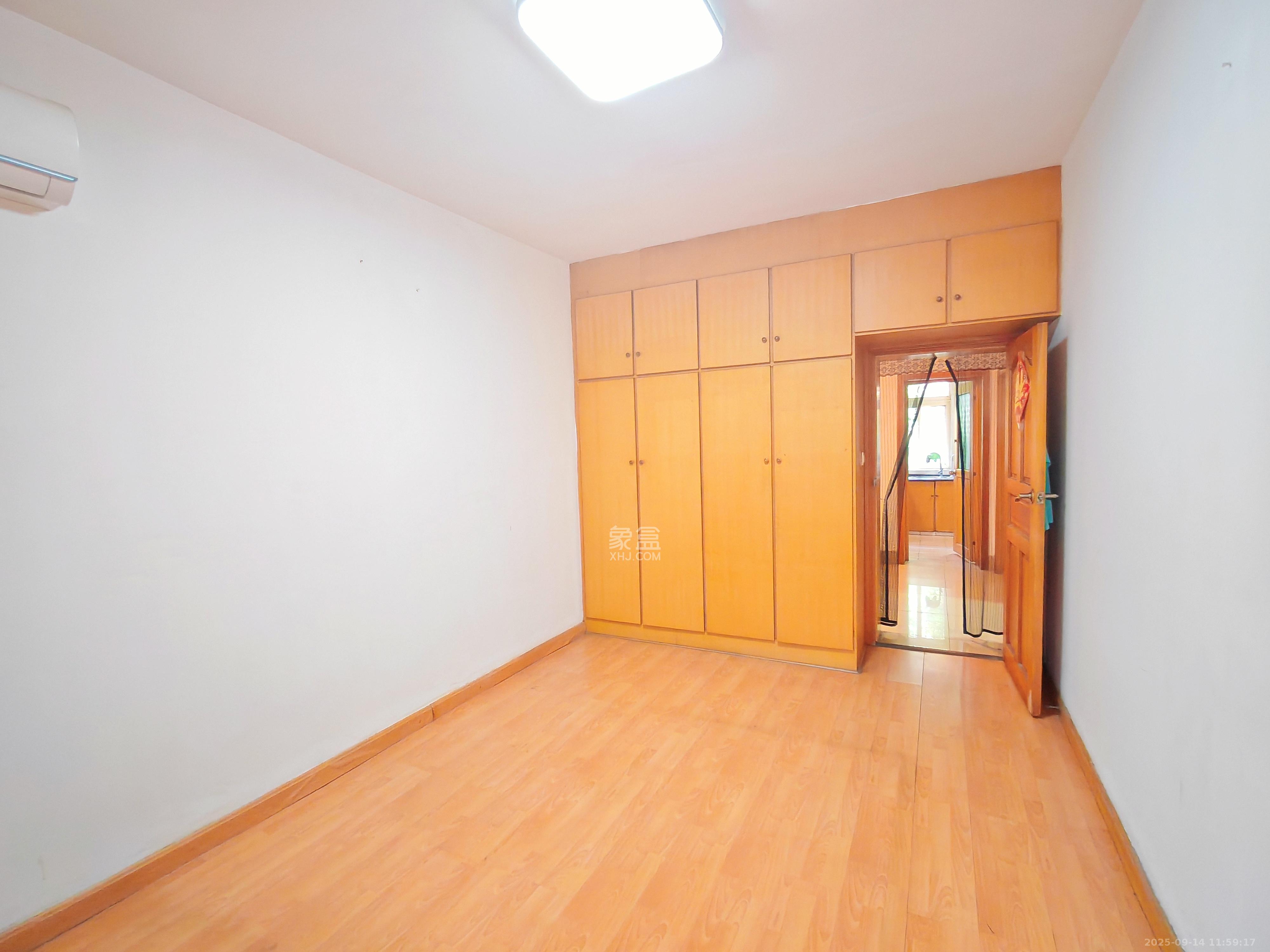 广济桥商务厅宿舍 3室1厅1卫 2300.0元/月 广济桥商务厅宿舍 3室1厅1卫 2300.0元/月室内图