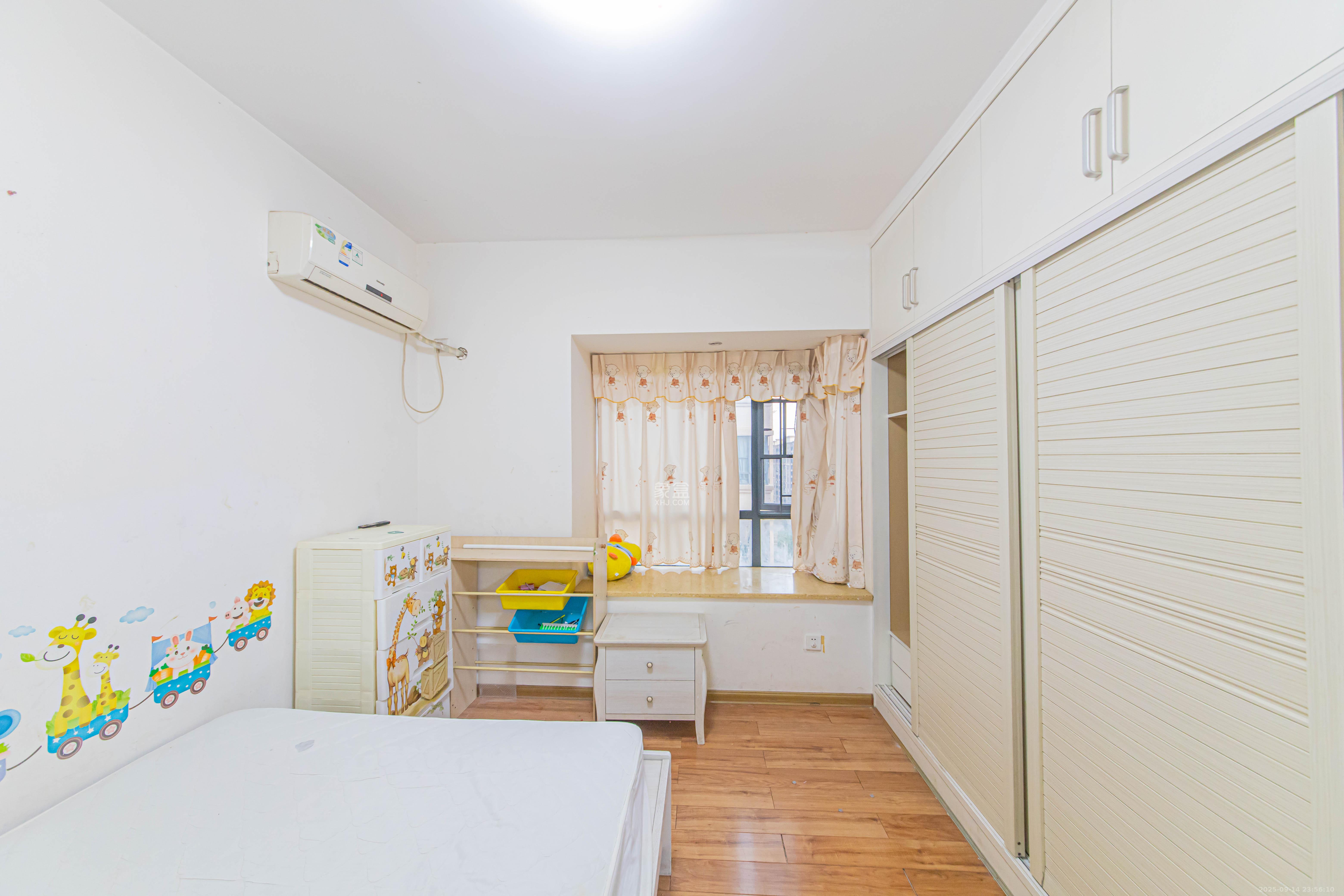 保利花园 2室2厅1卫 75.0万 保利花园 2室2厅1卫 75.0万卧室