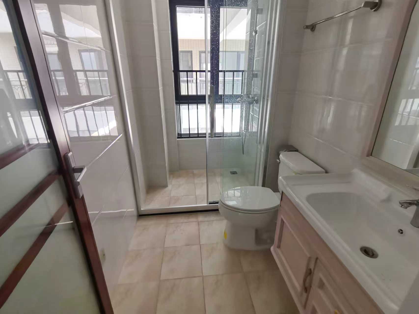 万景峰一期  3室2厅1卫    3500.0元/月 万景峰一期  3室2厅1卫    3500.0元/月室内图