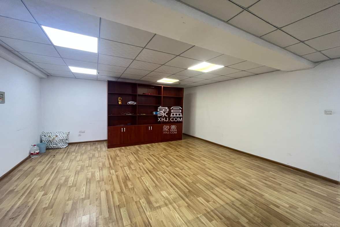 上城星座 1室1厅1卫 2200.0元/月 上城星座 1室1厅1卫 2200.0元/月室内图