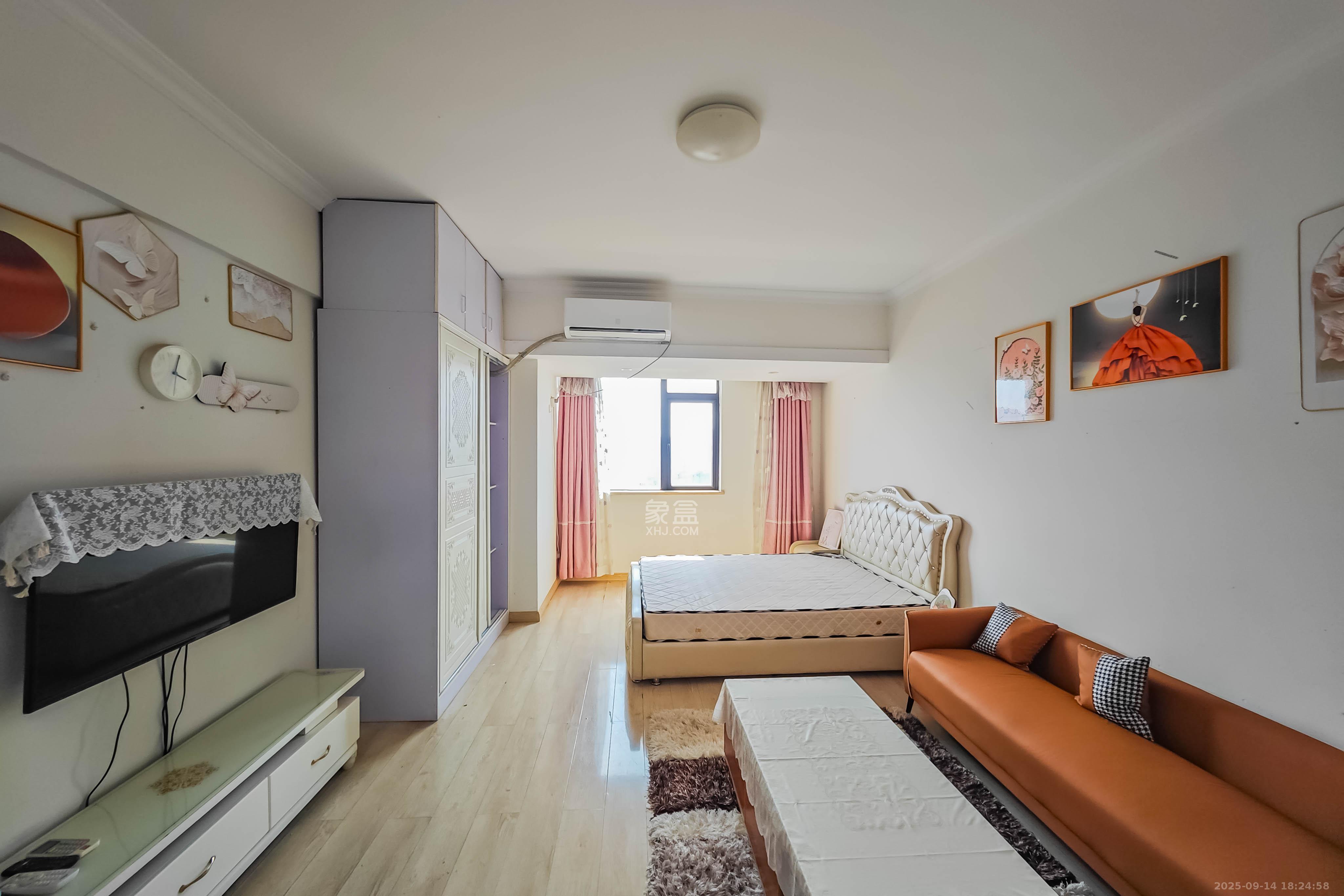 五江天街北区 1室1厅1卫 28.0万 五江天街北区 1室1厅1卫 28.0万客厅