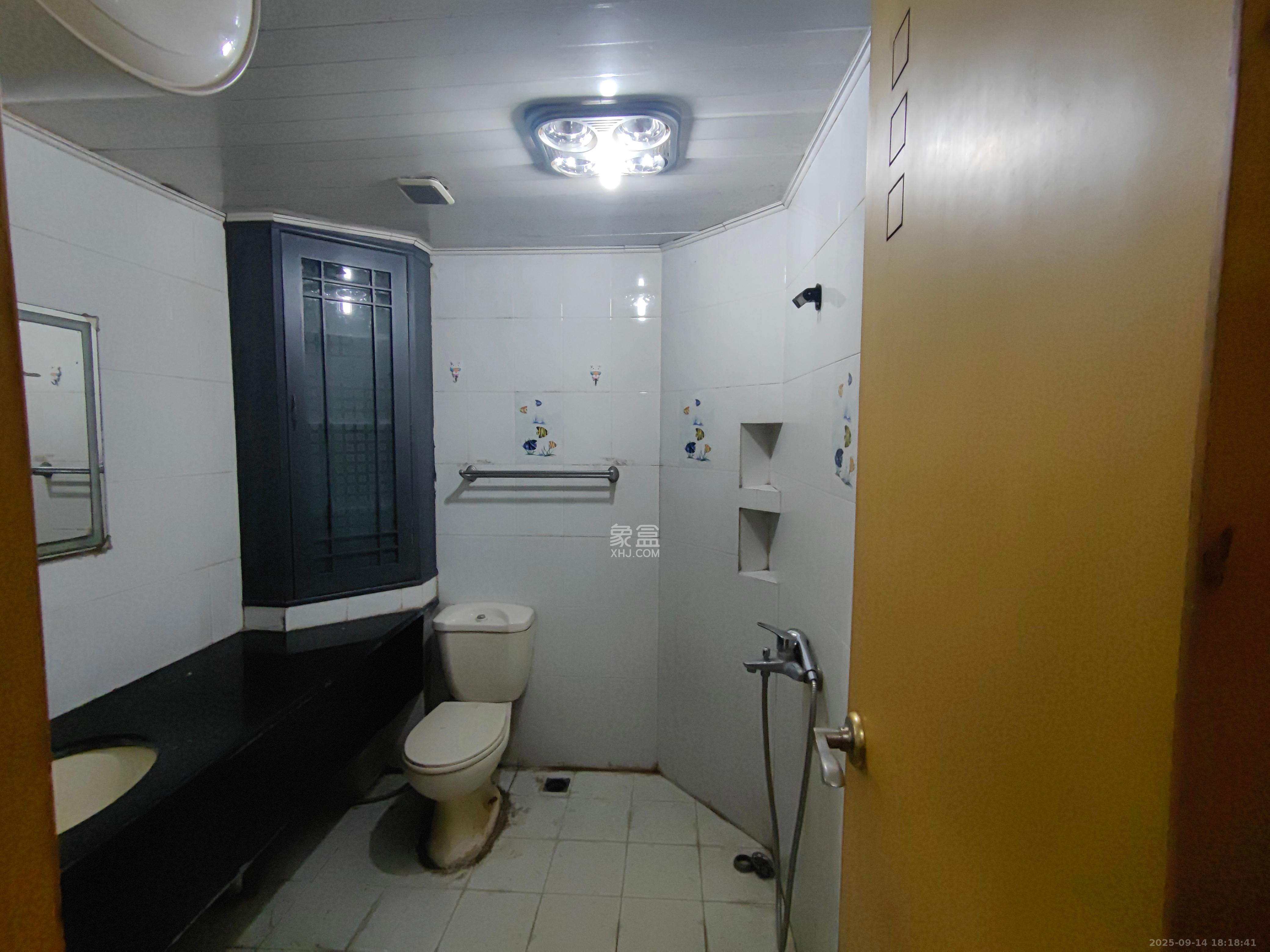 白云社区 2室2厅2卫 1200.0元/月 白云社区 2室2厅2卫 1200.0元/月室内图