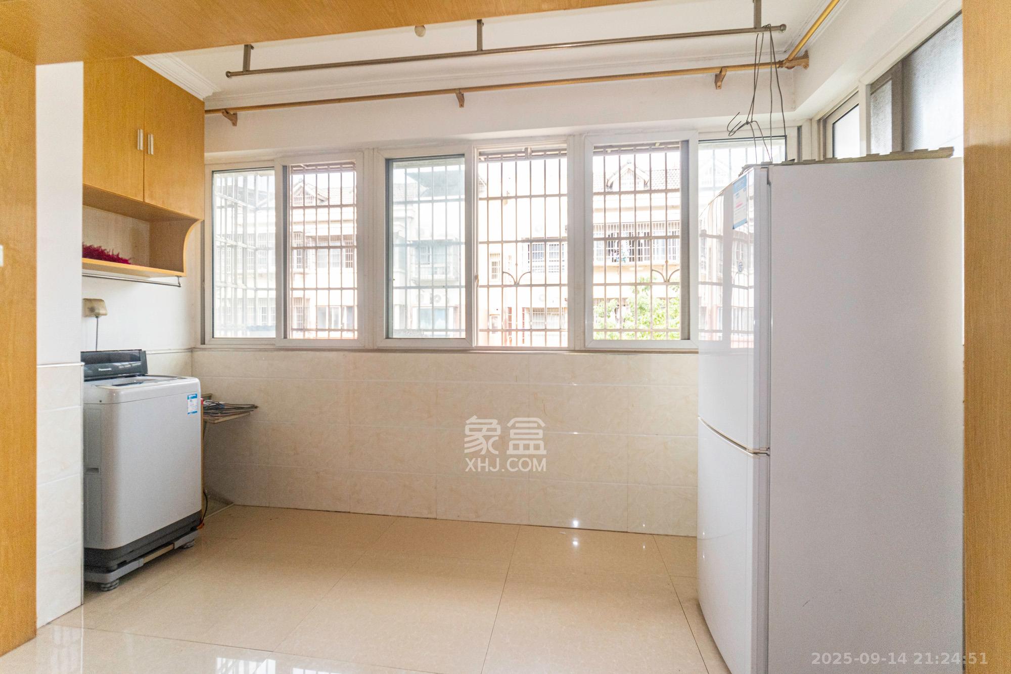 紫东苑(星沙) 2室2厅1卫 52.8万 紫东苑(星沙) 2室2厅1卫 52.8万阳台