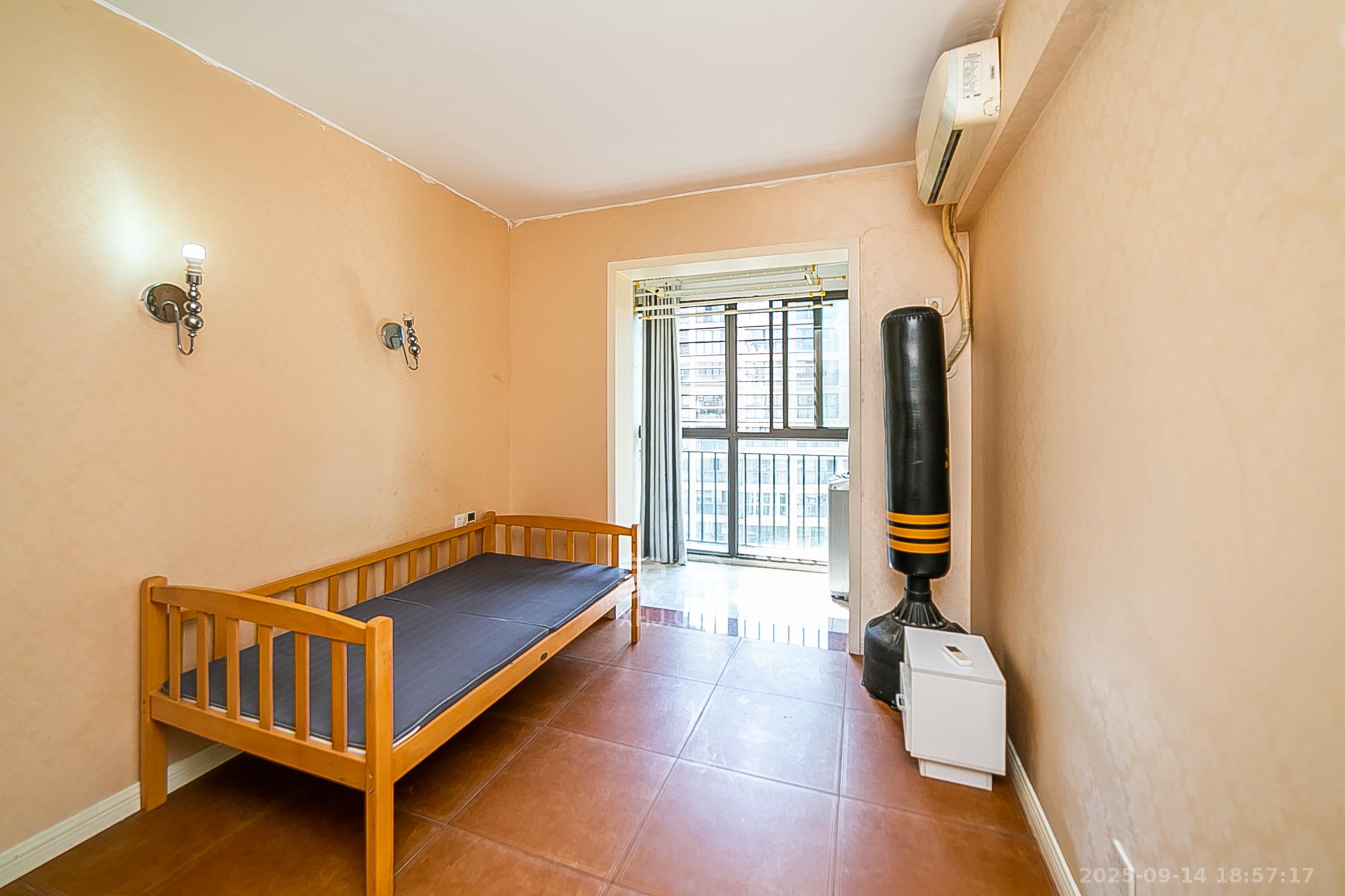 钱隆樽品(一、二、三期)  3室2厅2卫    108.0万 钱隆樽品(一、二、三期)  3室2厅2卫    108.0万卧室