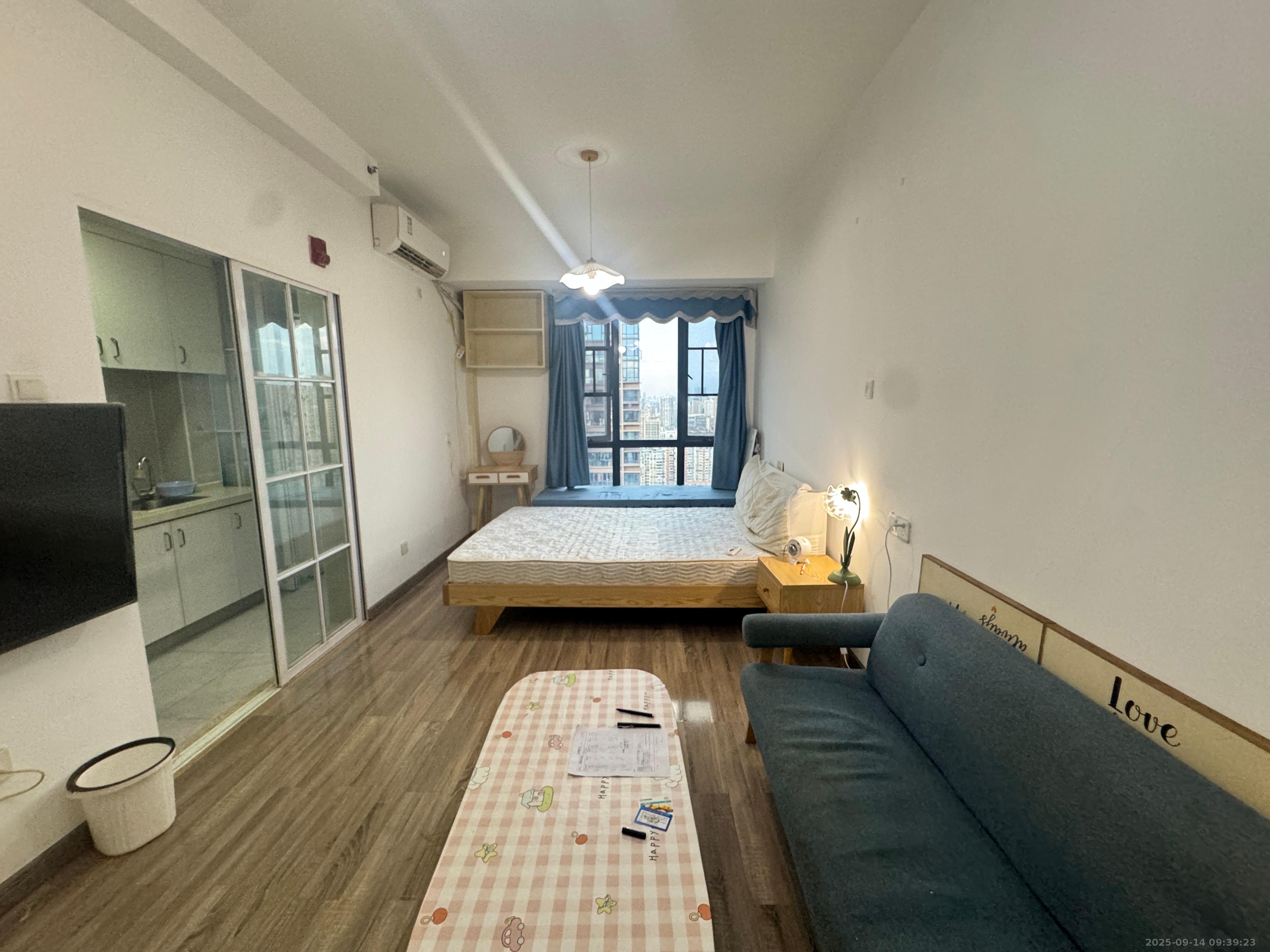 荣悦台 1室1厅1卫 1800.0元/月 荣悦台 1室1厅1卫 1800.0元/月室内图