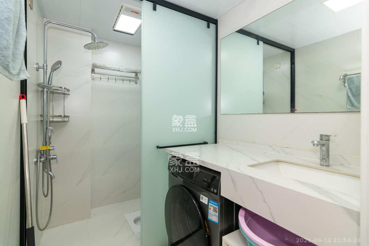 春晖花园 4室2厅1卫 98.80万 春晖花园 4室2厅1卫 98.80万卫生间