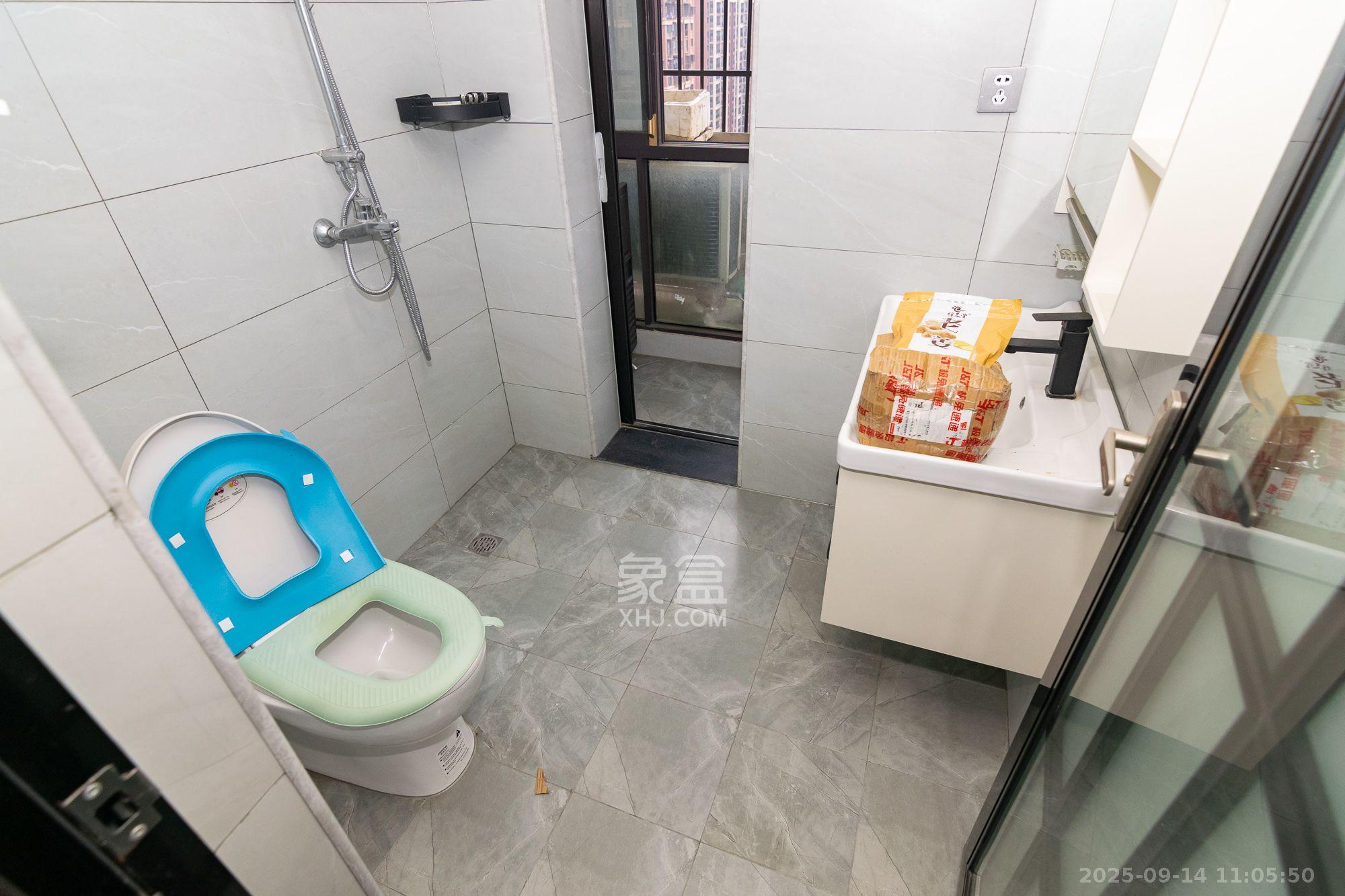 新城国际花都  4室2厅2卫    2200.0元/月室内图