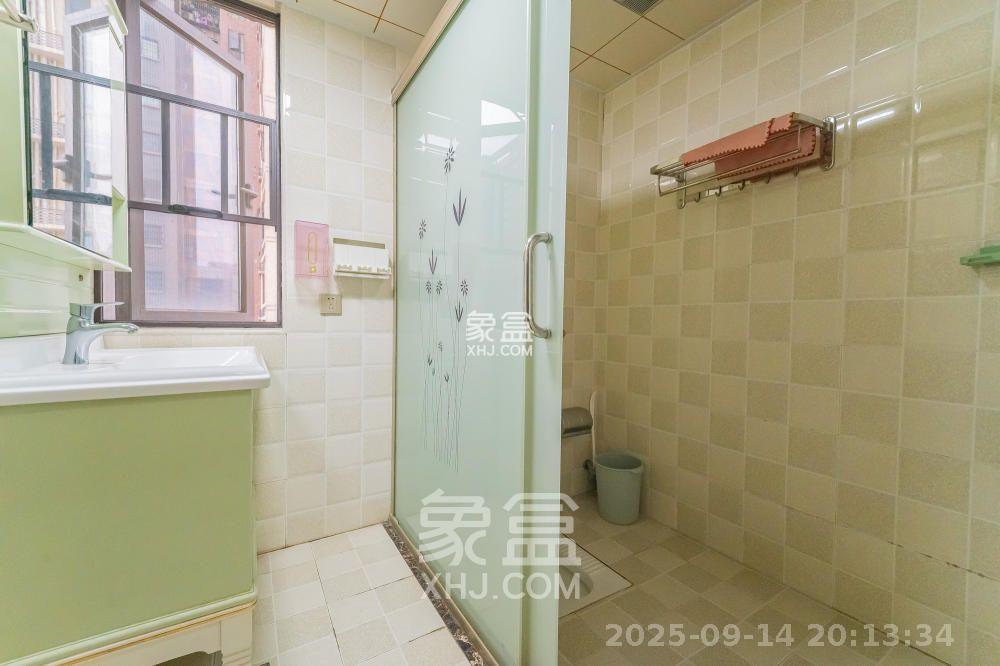 华润置地广场二期  3室2厅2卫    2100.0元/月室内图