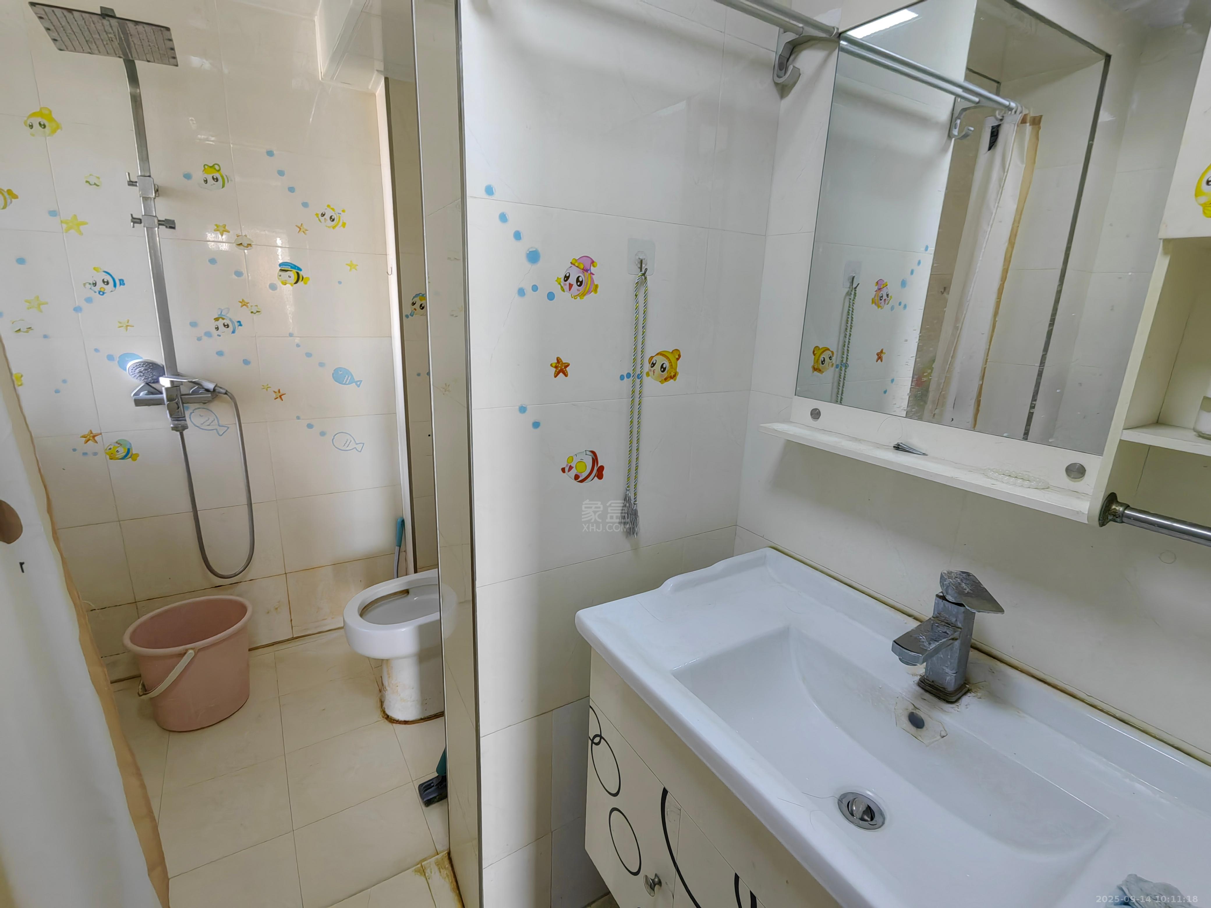 印象华都  3室2厅1卫    1300.0元/月室内图