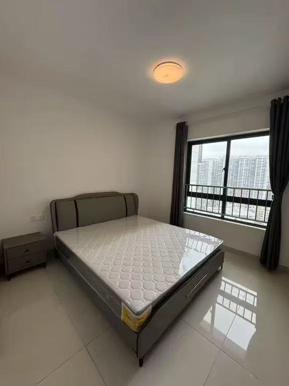 龙城新景  3室1厅2卫   3300.00元/月室内图