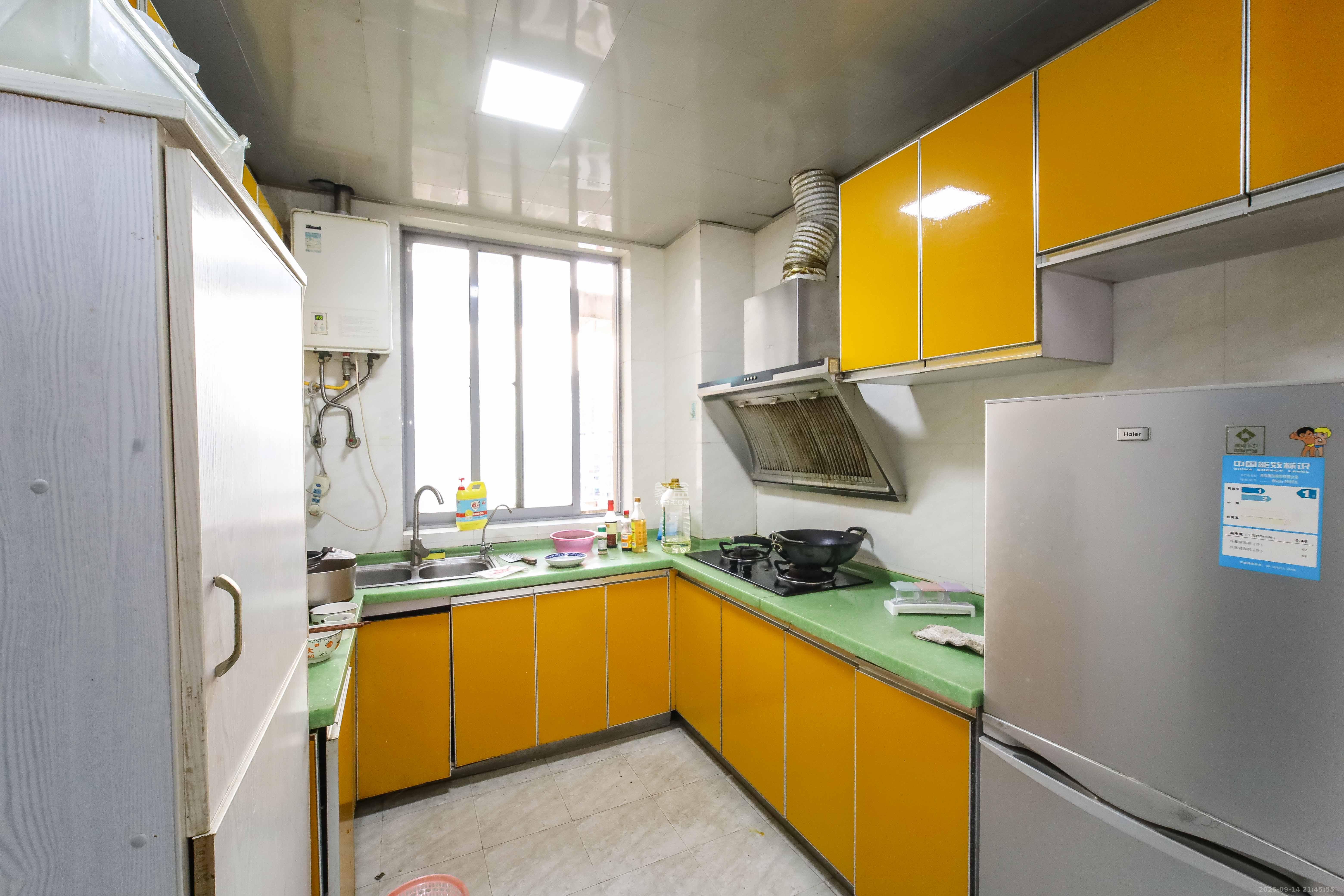 芙蓉苑 3室2厅2卫 110.0万 芙蓉苑 3室2厅2卫 110.0万厨房