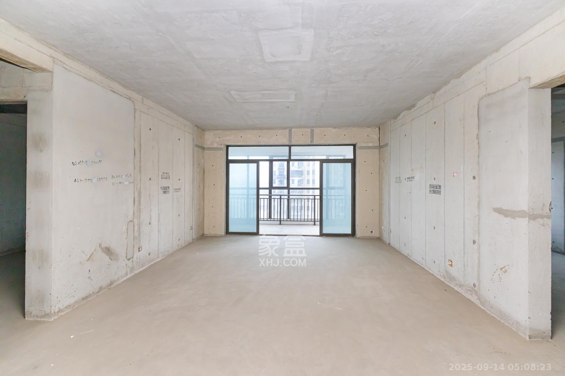 润和湘江天地AB区  4室2厅2卫    210.0万客厅