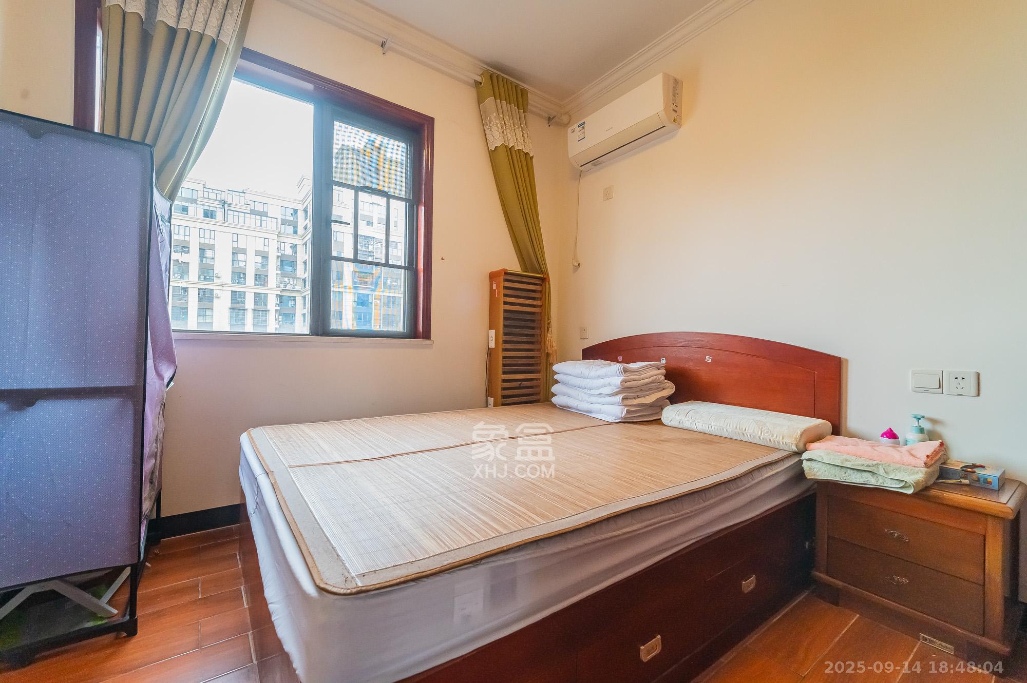 星湖湾一期高层  4室2厅2卫    85.0万卧室