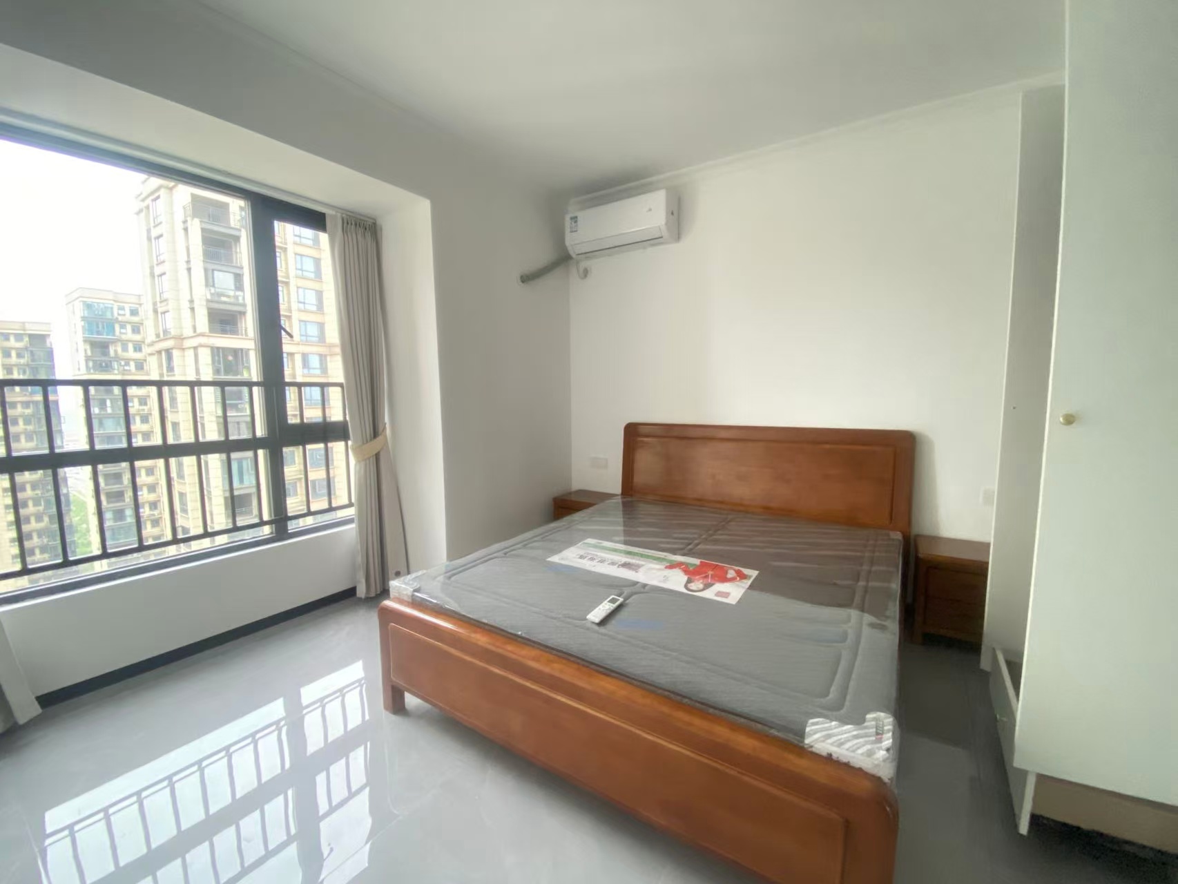 梓湖馨苑 3室2厅2卫 2500.0元/月 梓湖馨苑 3室2厅2卫 2500.0元/月室内图