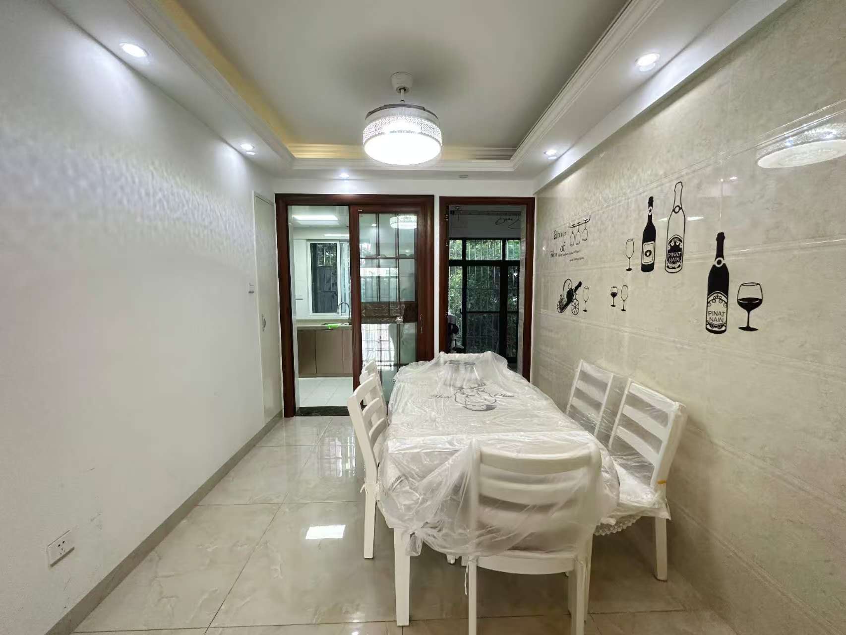 海航城 3室2厅2卫 2400.0元/月 海航城 3室2厅2卫 2400.0元/月室内图