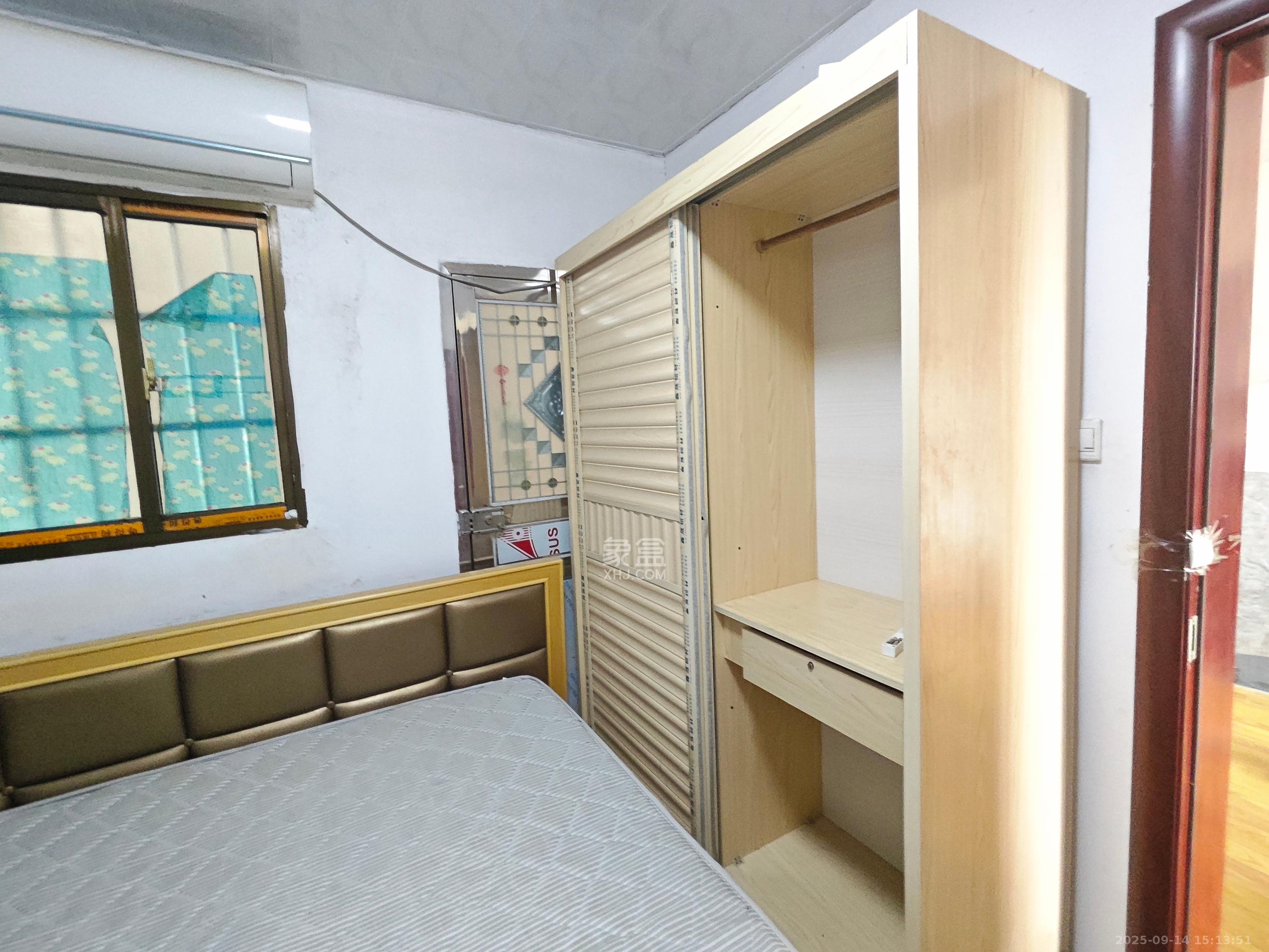 岳华嘉园  1室1厅1卫    1000.0元/月 岳华嘉园  1室1厅1卫    1000.0元/月室内图