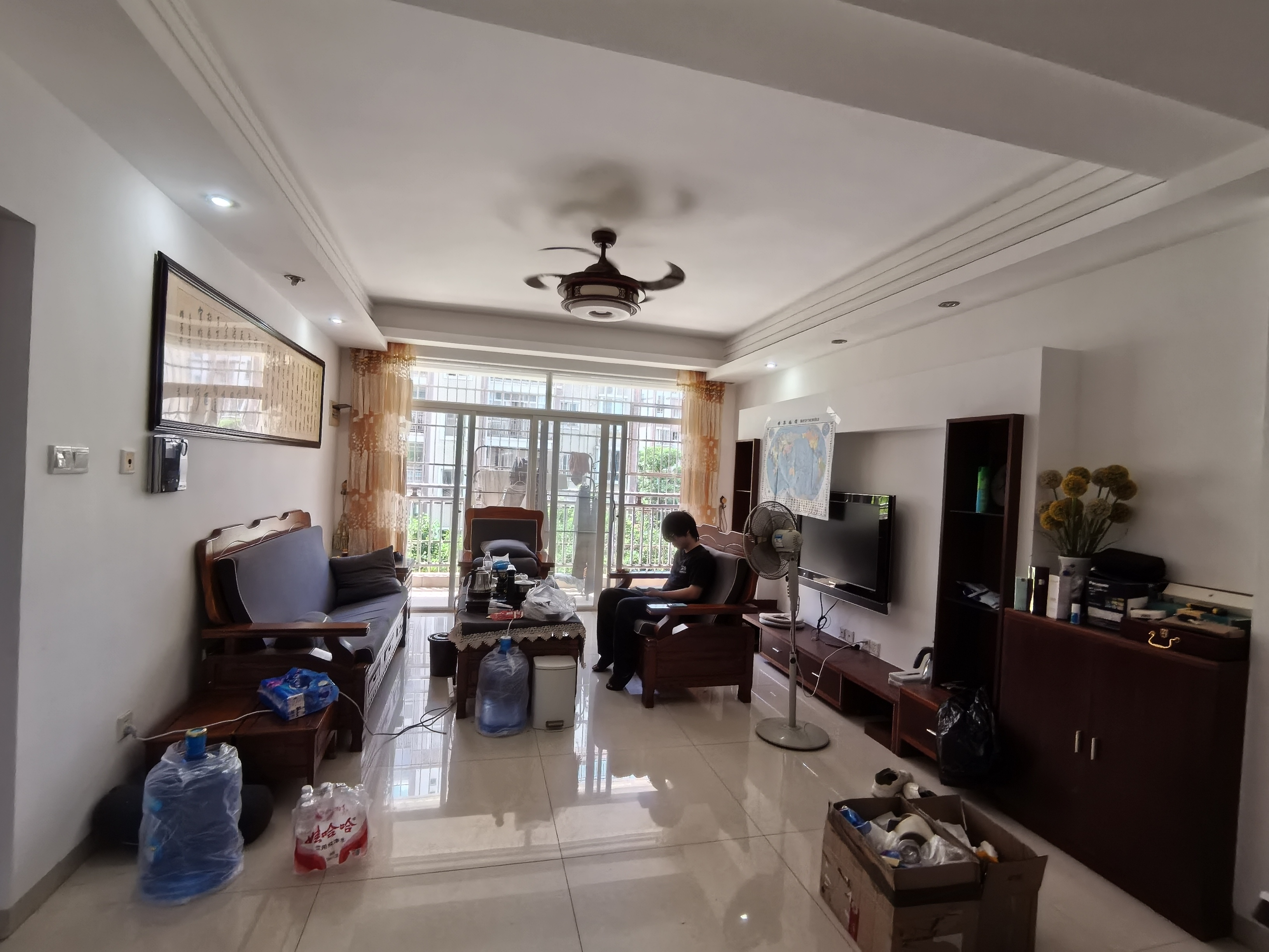 天上人间 3室2厅1卫 2600.0元/月 天上人间 3室2厅1卫 2600.0元/月室内图