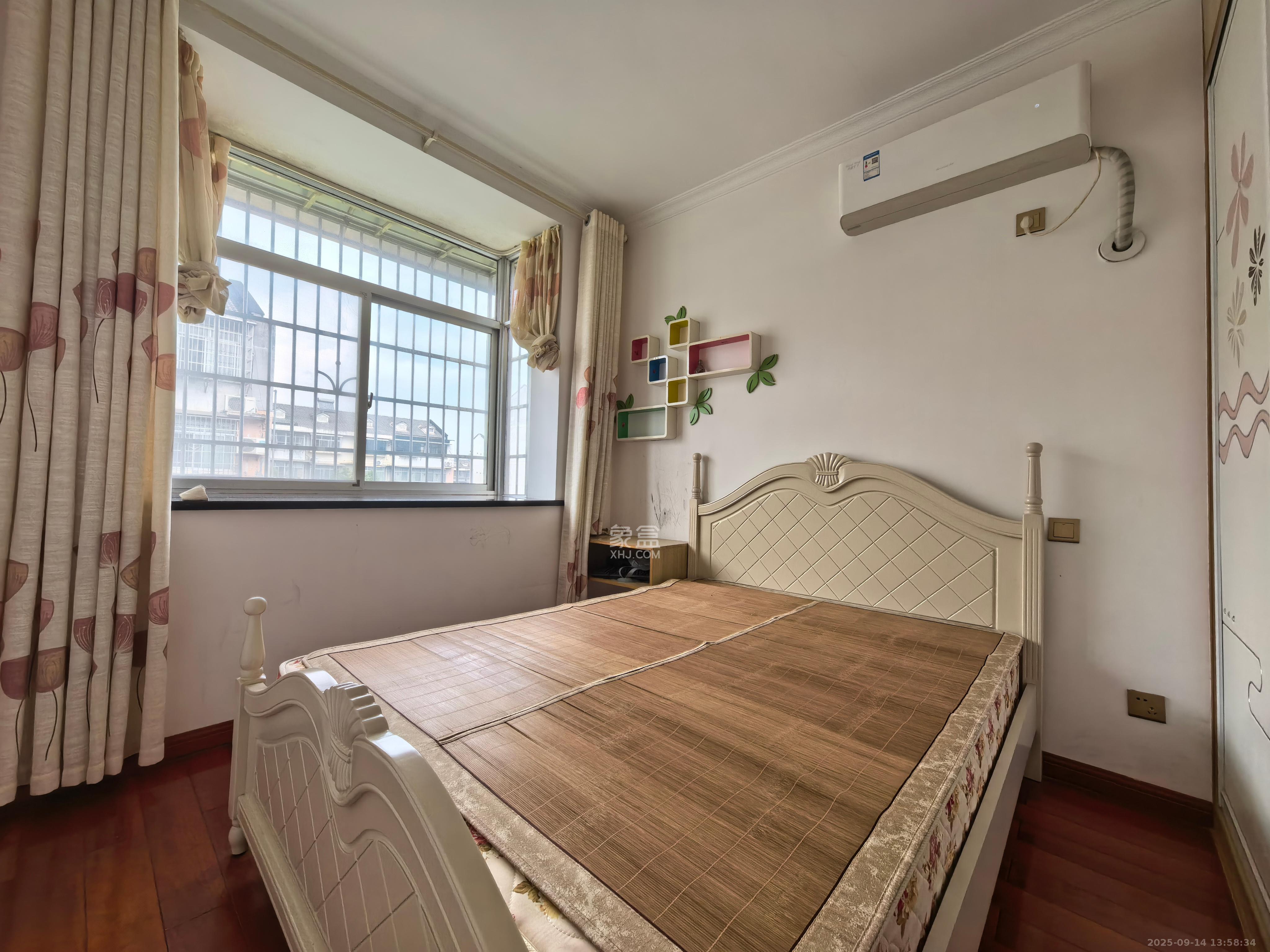 滨河小区 3室2厅1卫 2000.0元/月 滨河小区 3室2厅1卫 2000.0元/月室内图