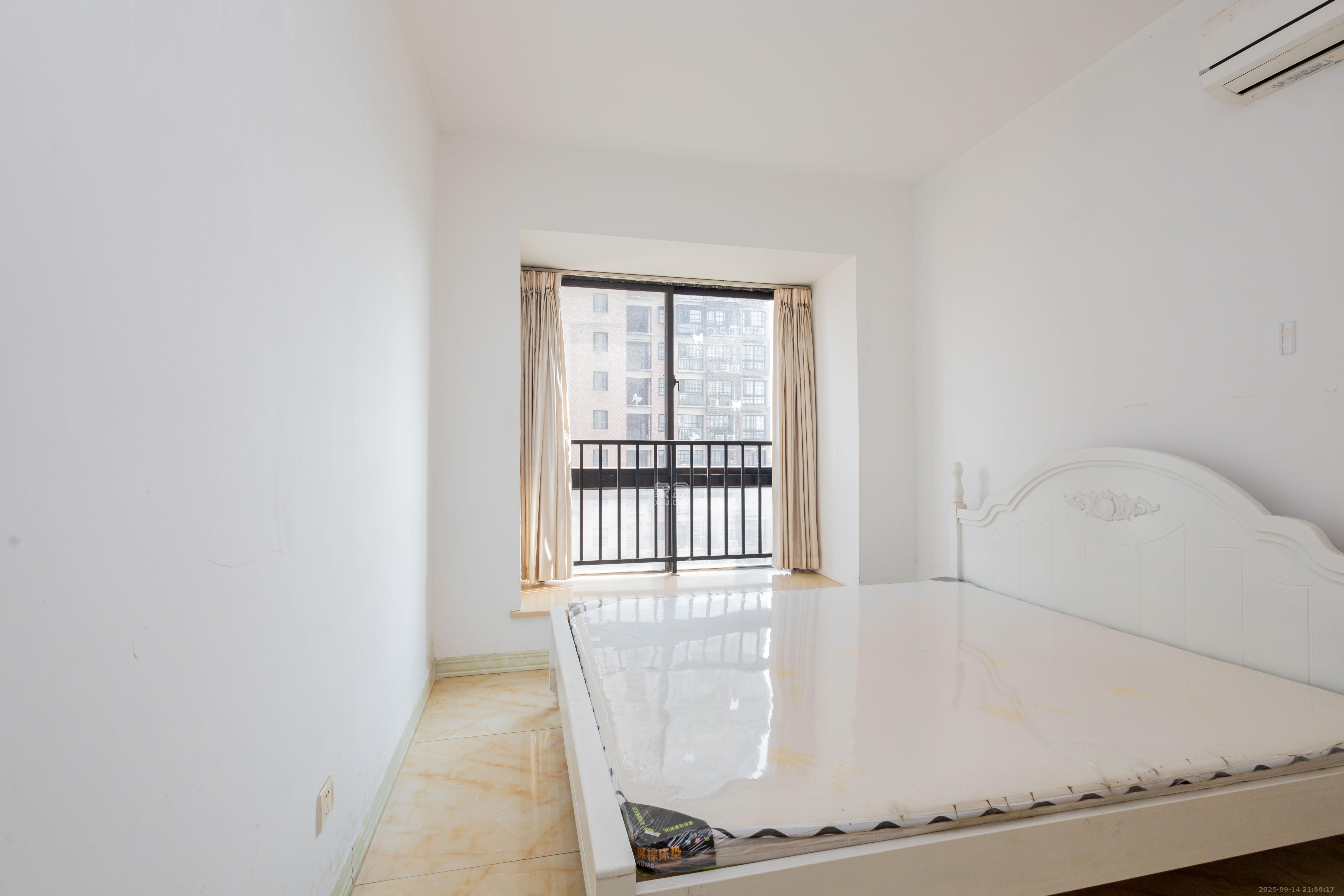 康桥长郡  2室2厅1卫    39.8万 康桥长郡  2室2厅1卫    39.8万卧室