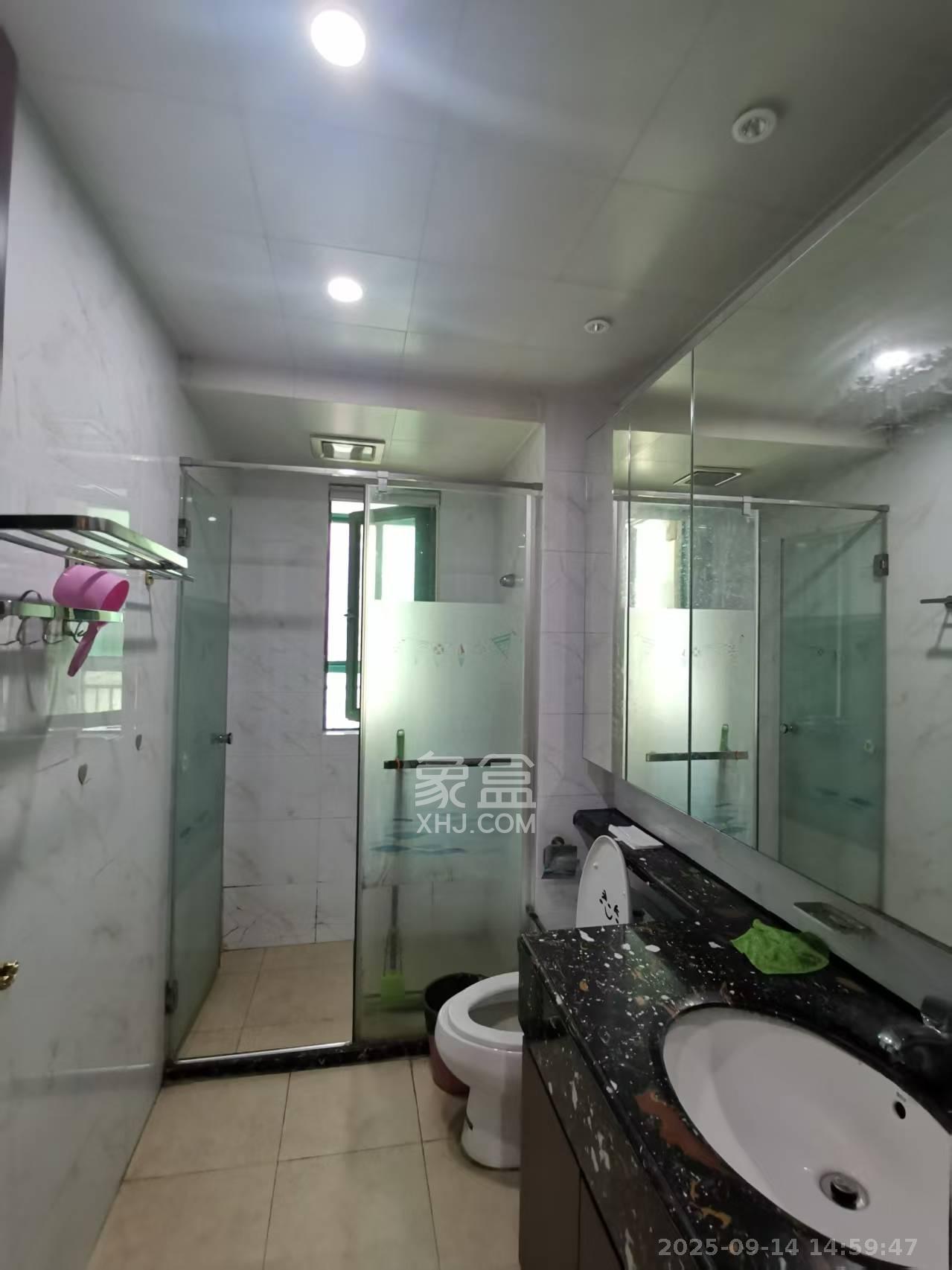 恒大翡翠华庭  1室2厅1卫    2500.0元/月室内图