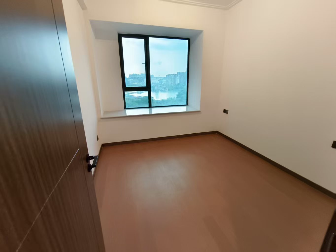 绿地V岛 4室2厅2卫 4500.0元/月 绿地V岛 4室2厅2卫 4500.0元/月户型图