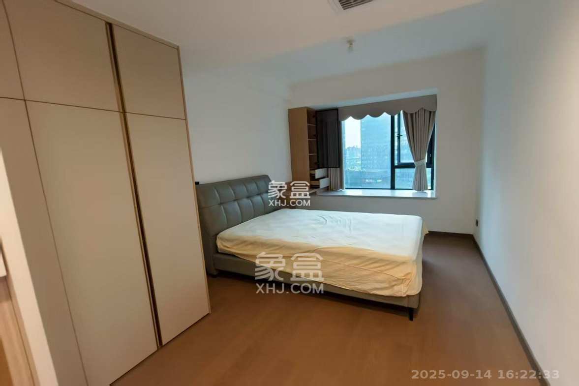 绿地V岛 4室2厅2卫 4500.0元/月 绿地V岛 4室2厅2卫 4500.0元/月室内图