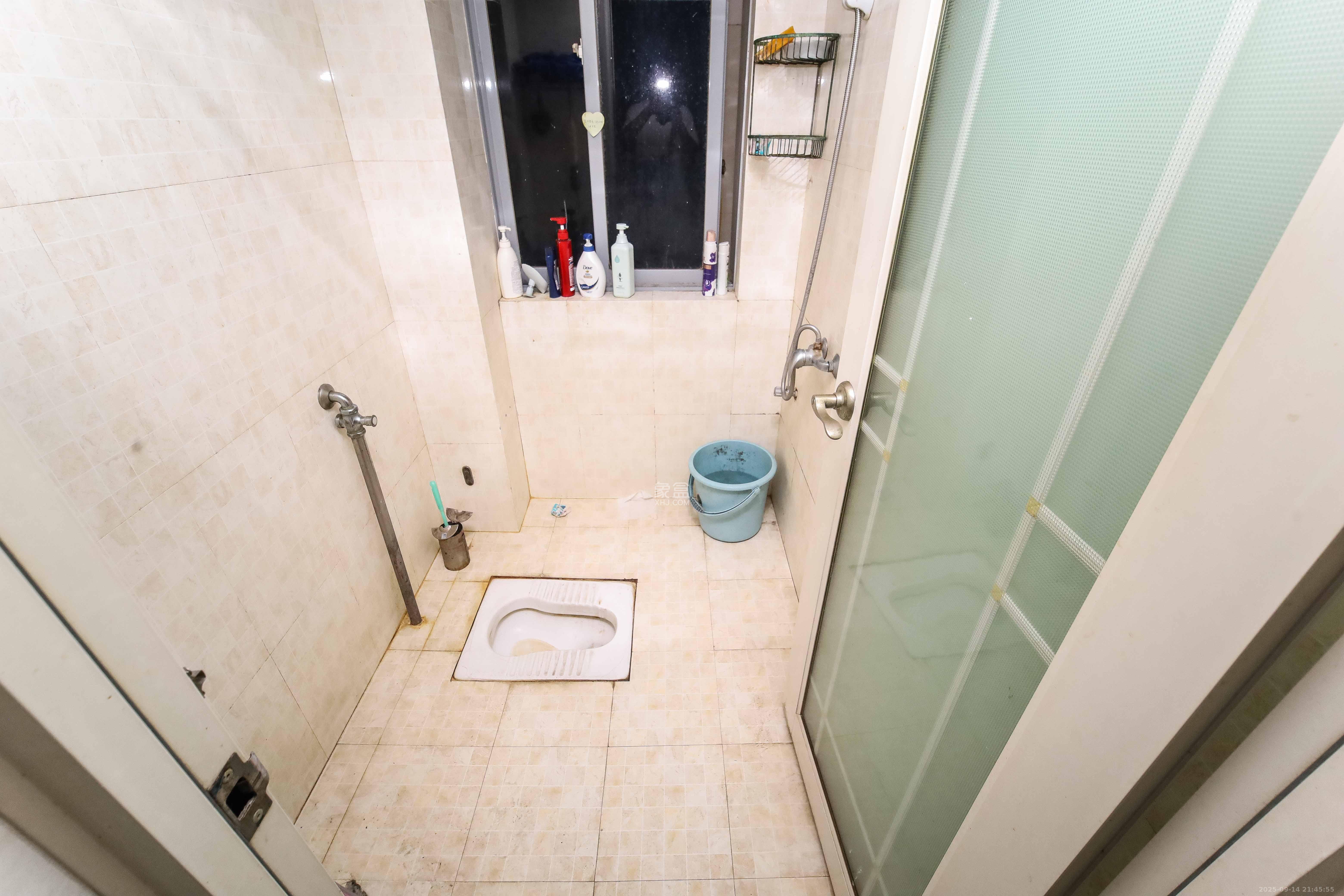 芙蓉苑 3室2厅2卫 110.0万 芙蓉苑 3室2厅2卫 110.0万卫生间