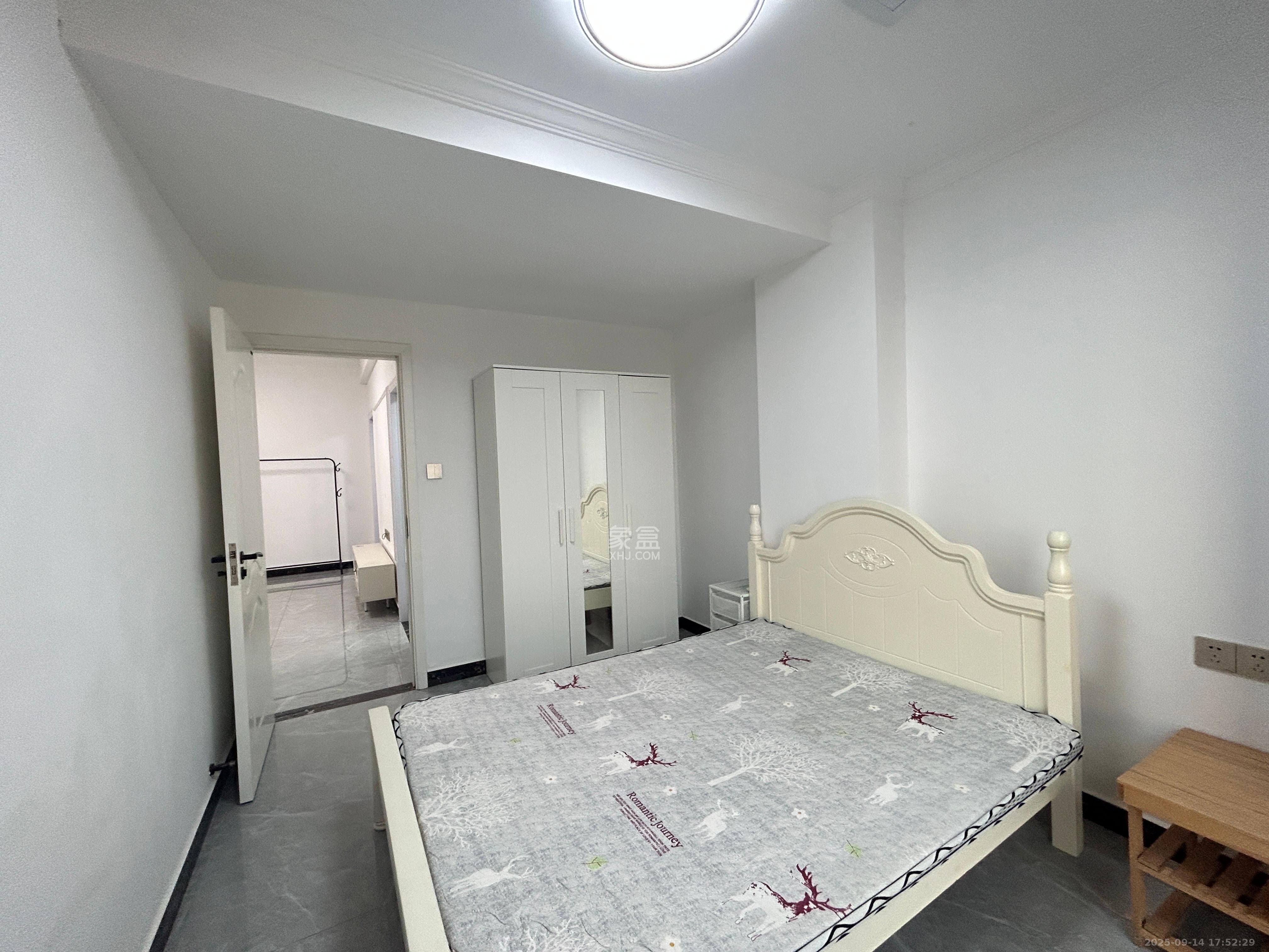 地华梅溪湖畔  2室2厅1卫    1999.0元/月室内图