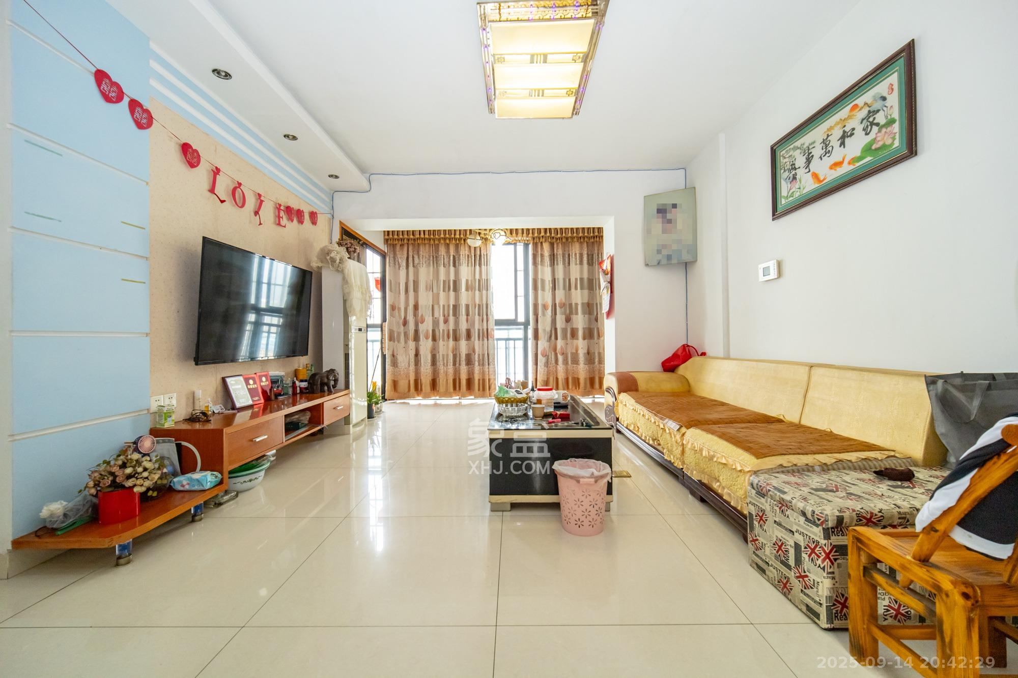 尚都花园城 3室2厅2卫 55.0万 尚都花园城 3室2厅2卫 55.0万客厅