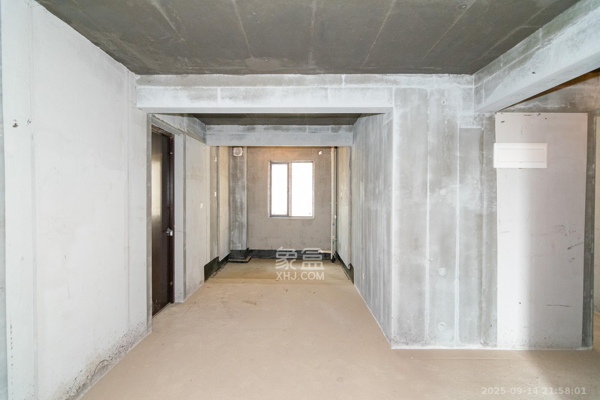 澳海望洲府  4室2厅2卫    82.0万客厅