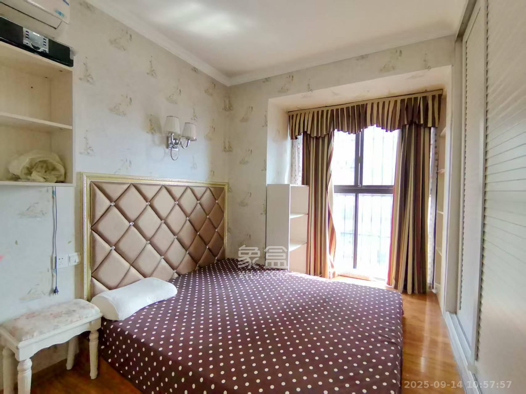 保利麓谷林语F区  3室2厅1卫    2600.0元/月室内图