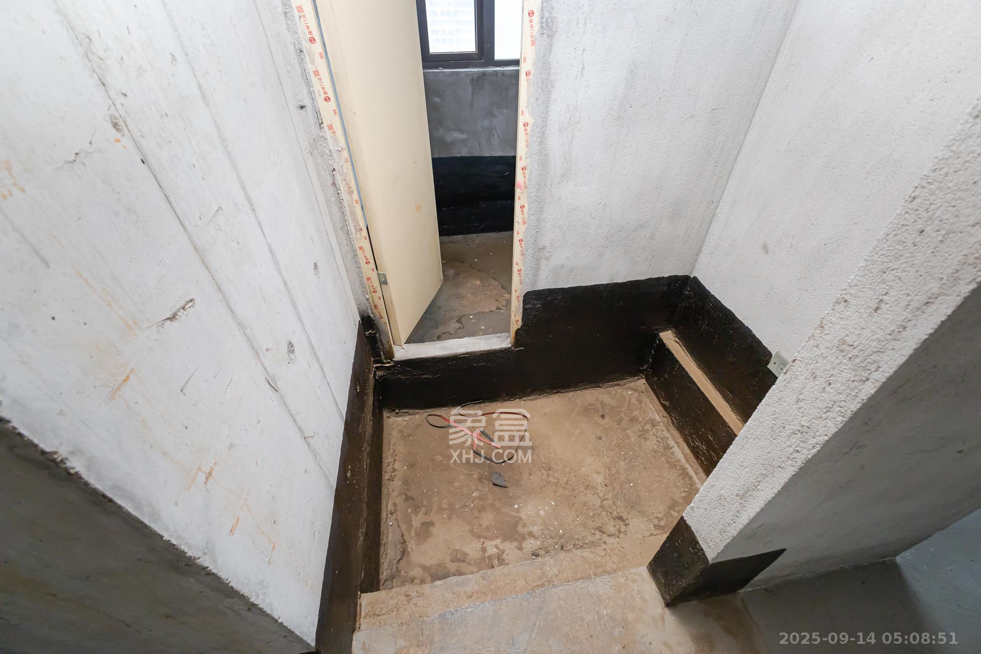 润和湘江天地AB区  4室2厅2卫    210.0万卫生间