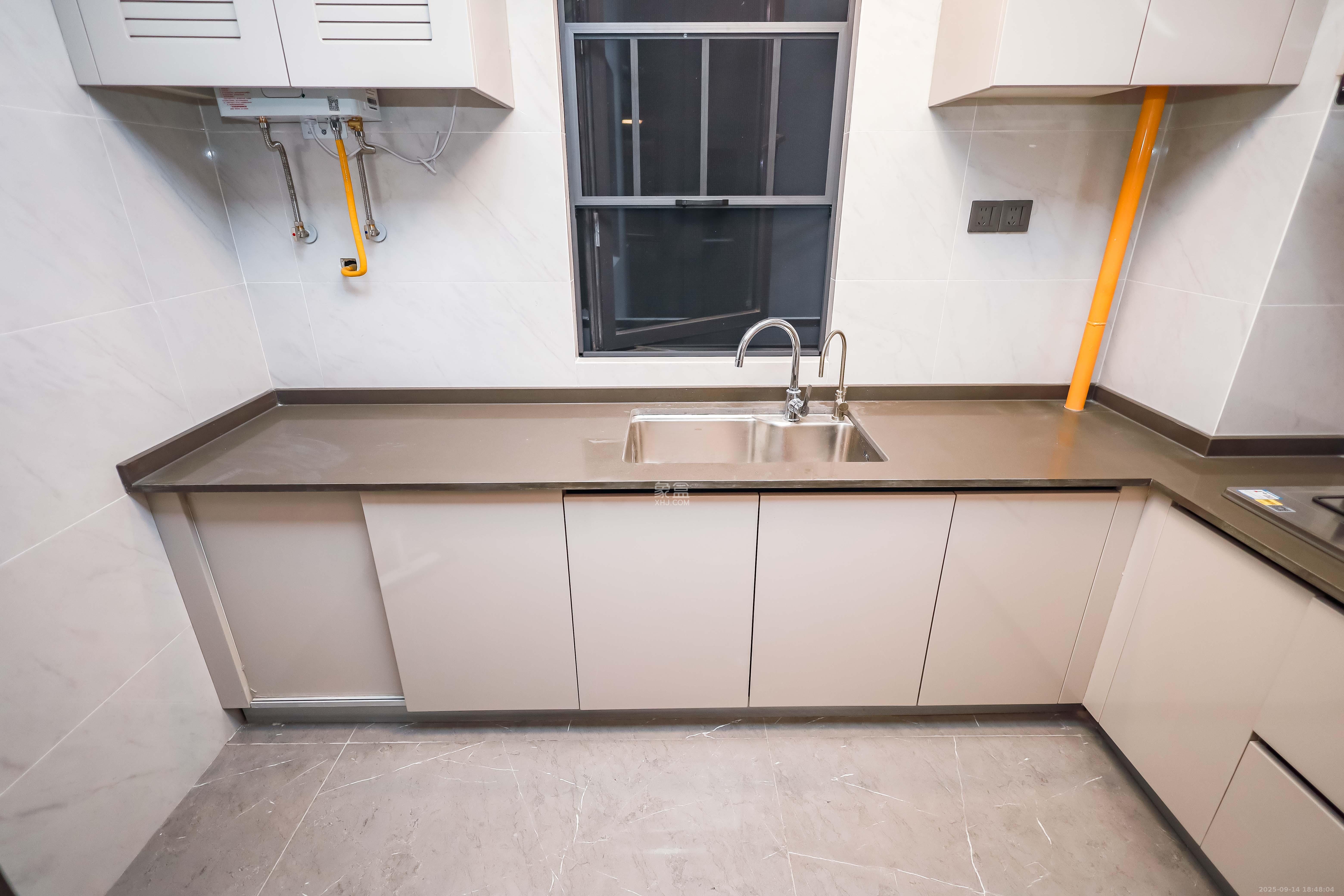 龙湖舜山府 3室2厅2卫 180.0万 龙湖舜山府 3室2厅2卫 180.0万厨房