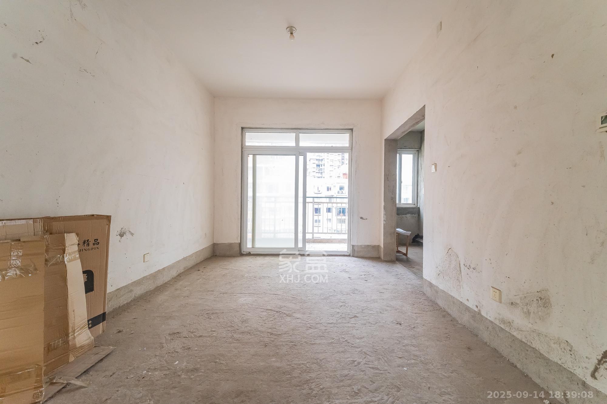 陶然居  4室2厅2卫    162.0万客厅