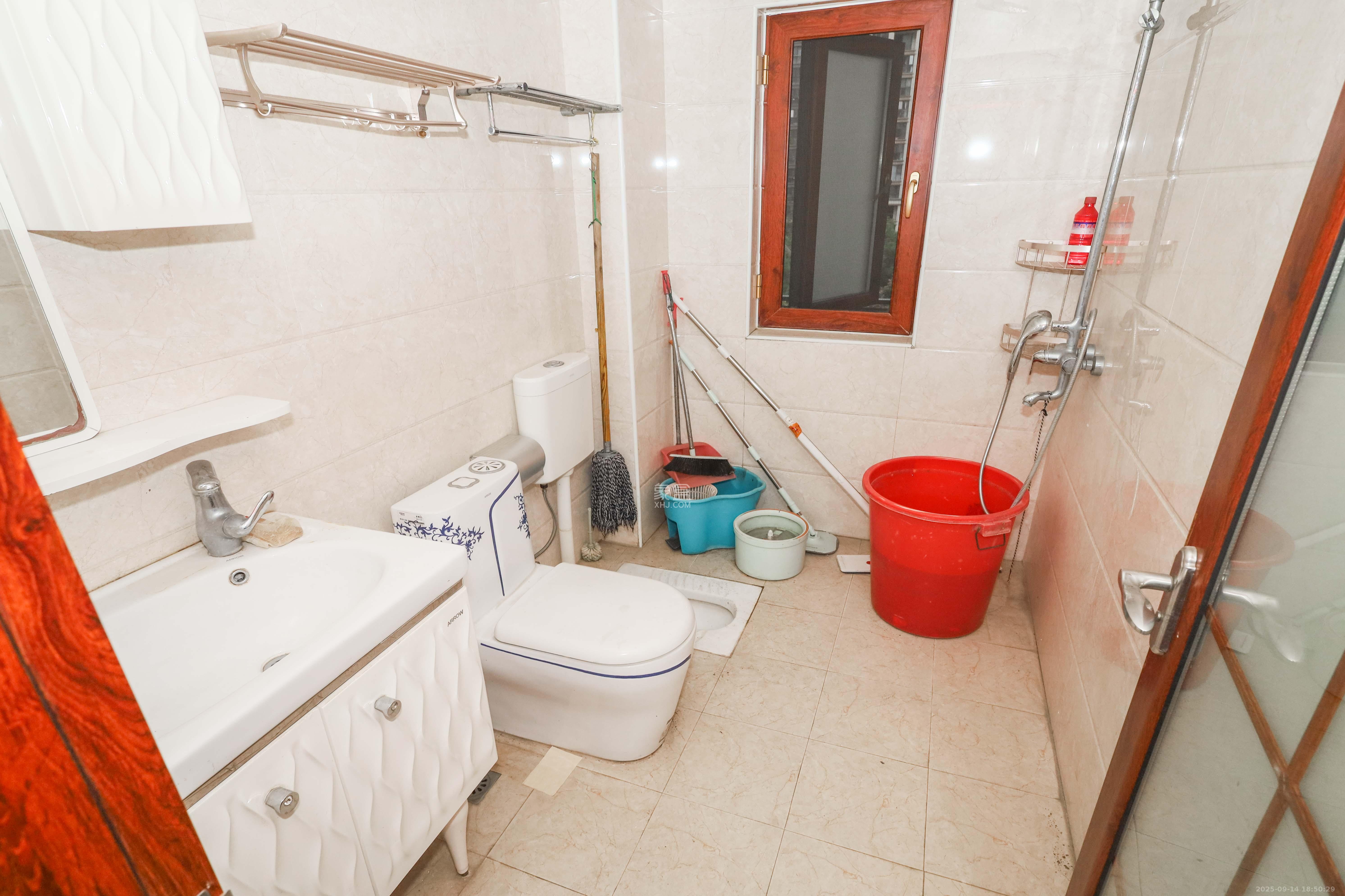 和泓梅溪四季 4室2厅2卫 180.0万 和泓梅溪四季 4室2厅2卫 180.0万卫生间