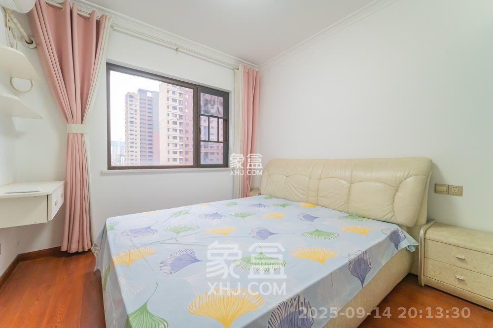 华润置地广场二期  3室2厅2卫    2100.0元/月室内图