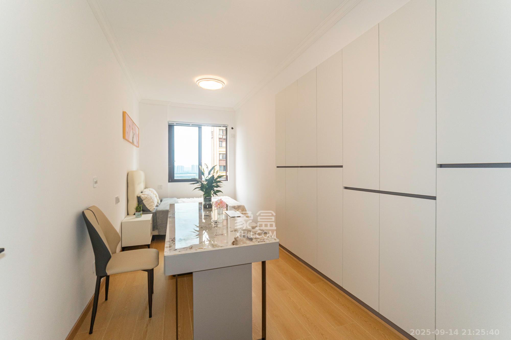 东方美地  4室2厅2卫    99.8万卧室