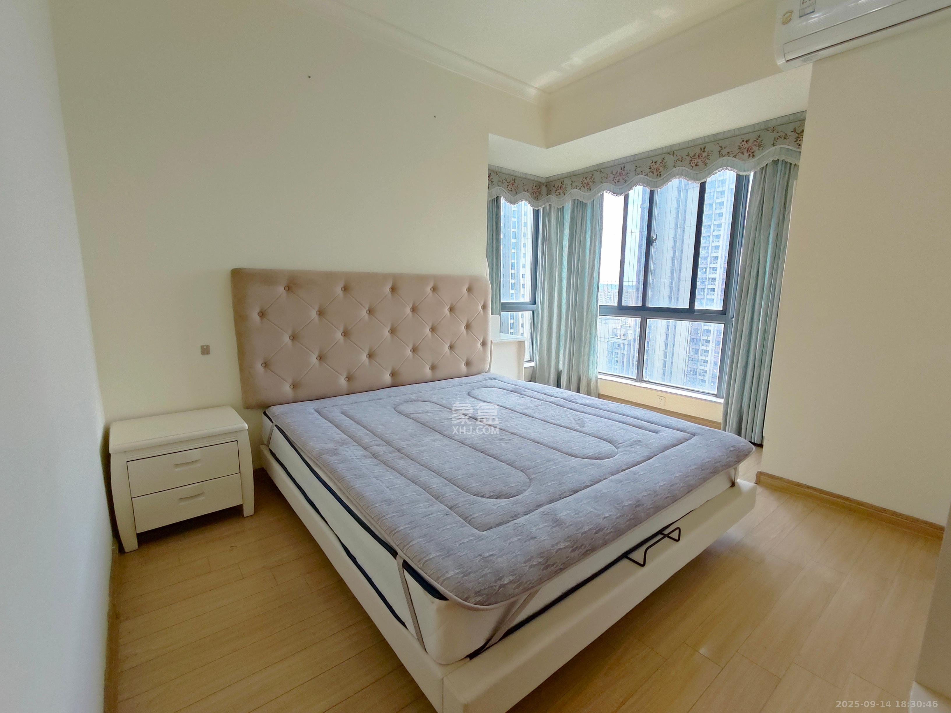 碧桂园南城首府(东宸林海)  3室2厅1卫    2600.0元/月 碧桂园南城首府(东宸林海)  3室2厅1卫    2600.0元/月室内图