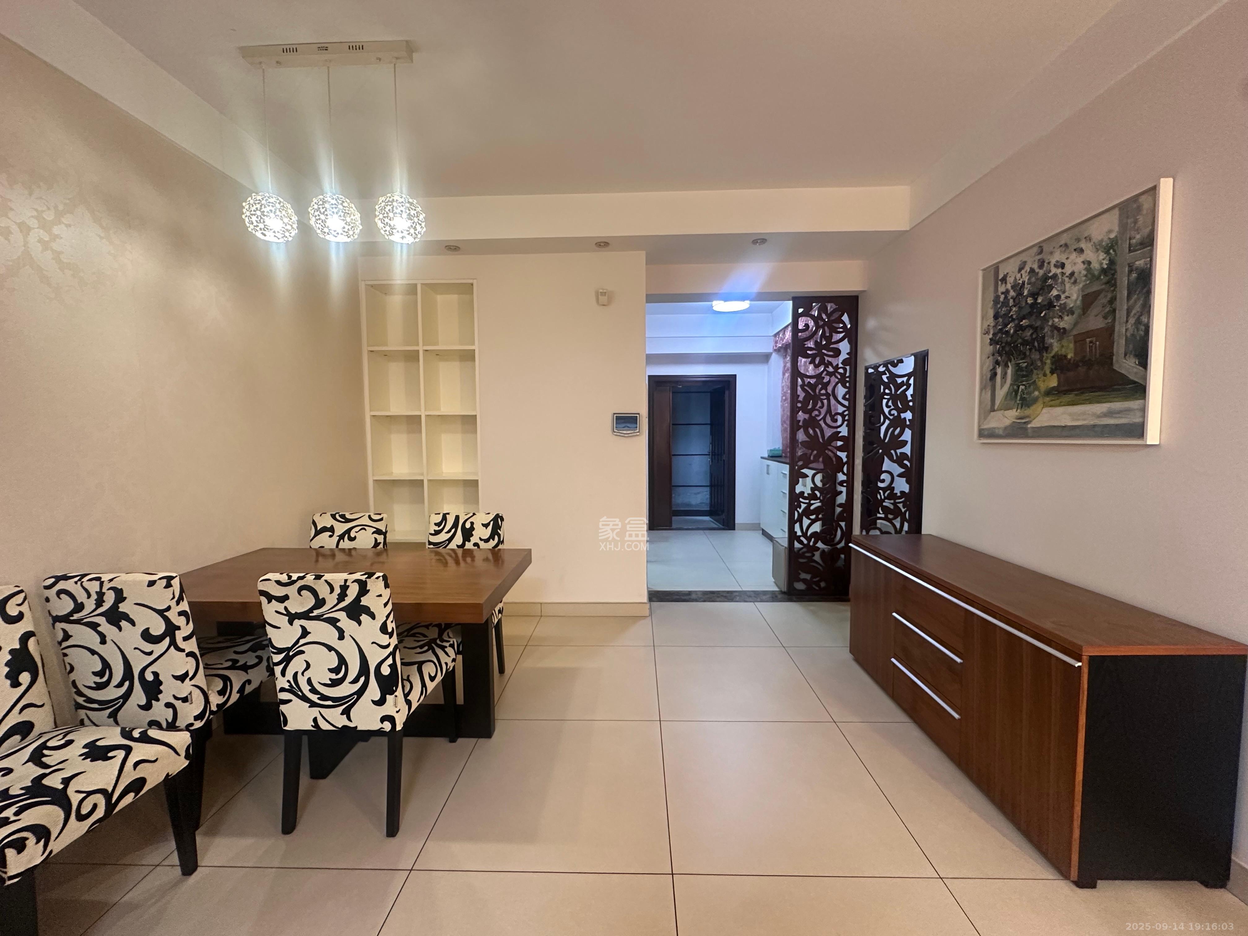 藏珑湖上国际花园 2室2厅1卫 2800.0元/月 藏珑湖上国际花园 2室2厅1卫 2800.0元/月室内图