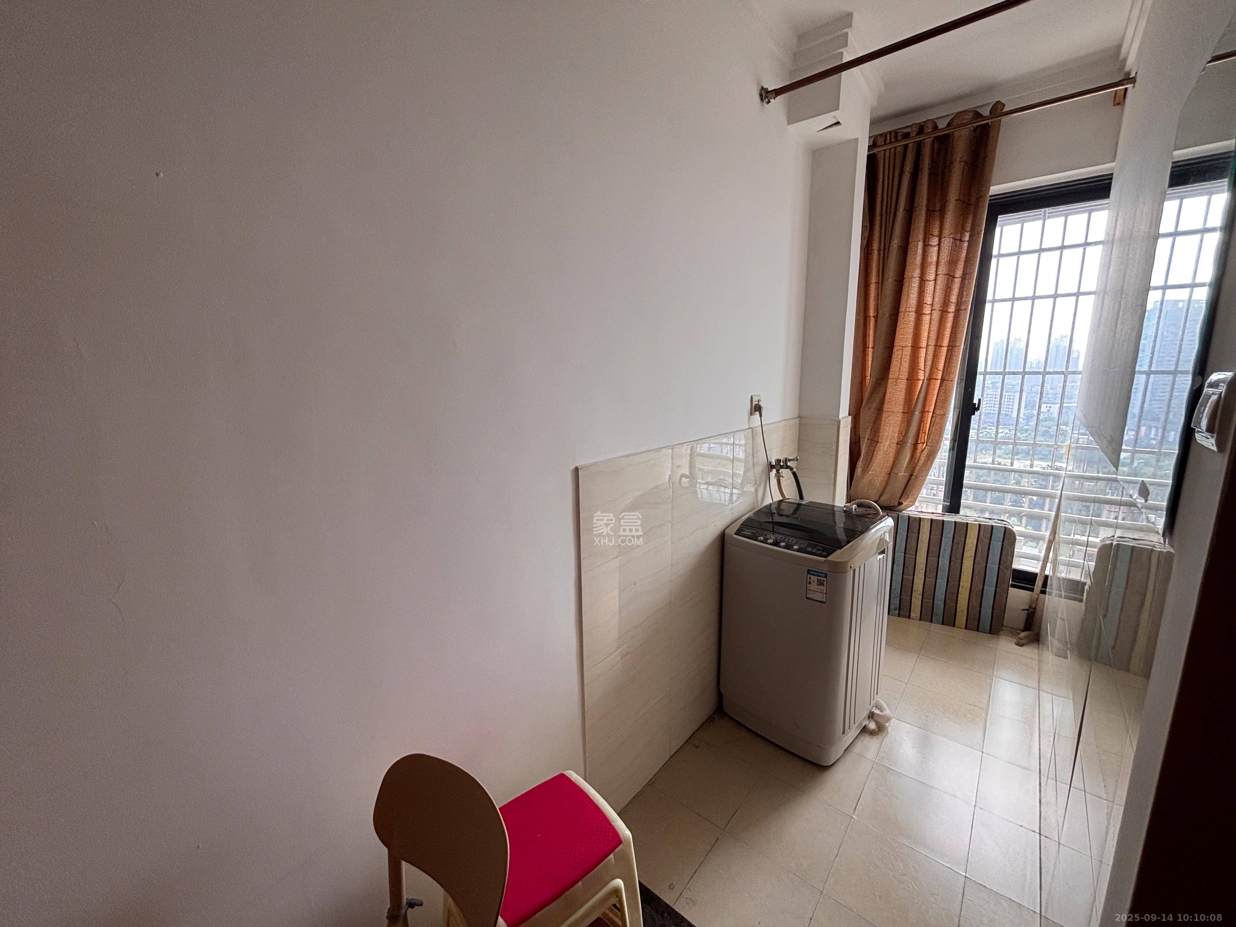 加加大街(华景苑) 1室1厅1卫 1300.0元/月 加加大街(华景苑) 1室1厅1卫 1300.0元/月室内图