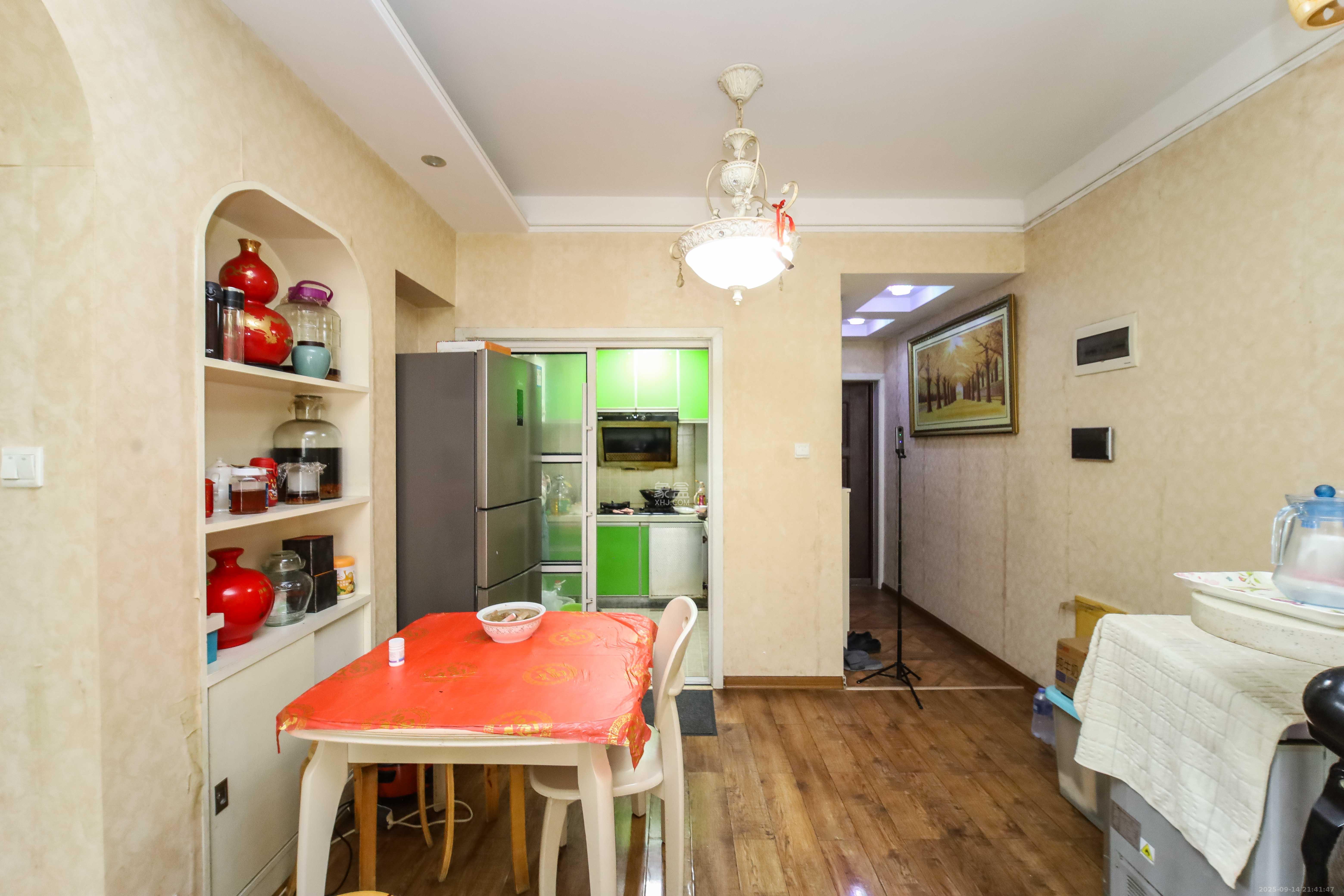 泊爱蓝湾  2室2厅1卫    70.0万 泊爱蓝湾  2室2厅1卫    70.0万客厅