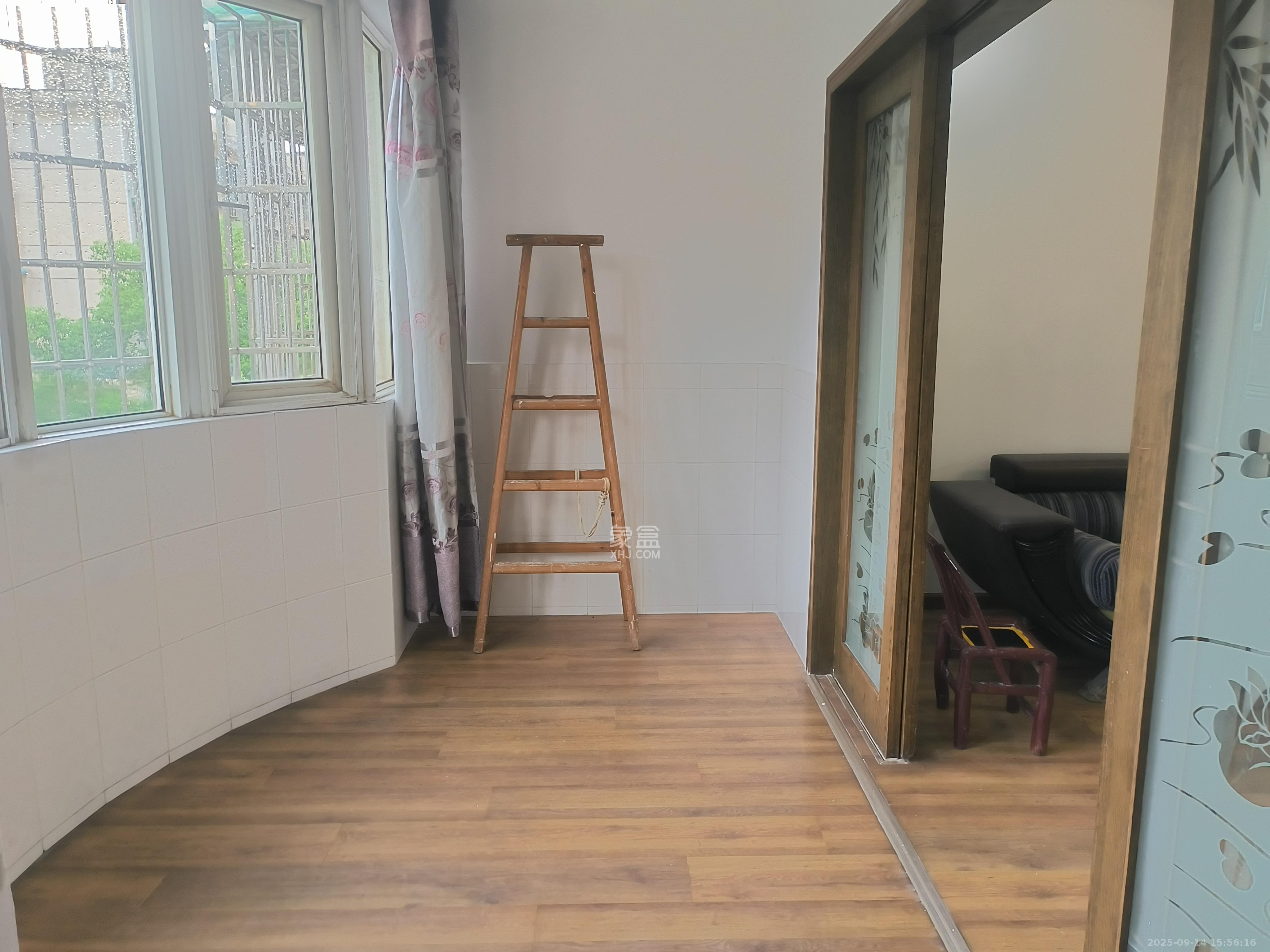 鑫邮小区  3室2厅2卫    2100.0元/月室内图