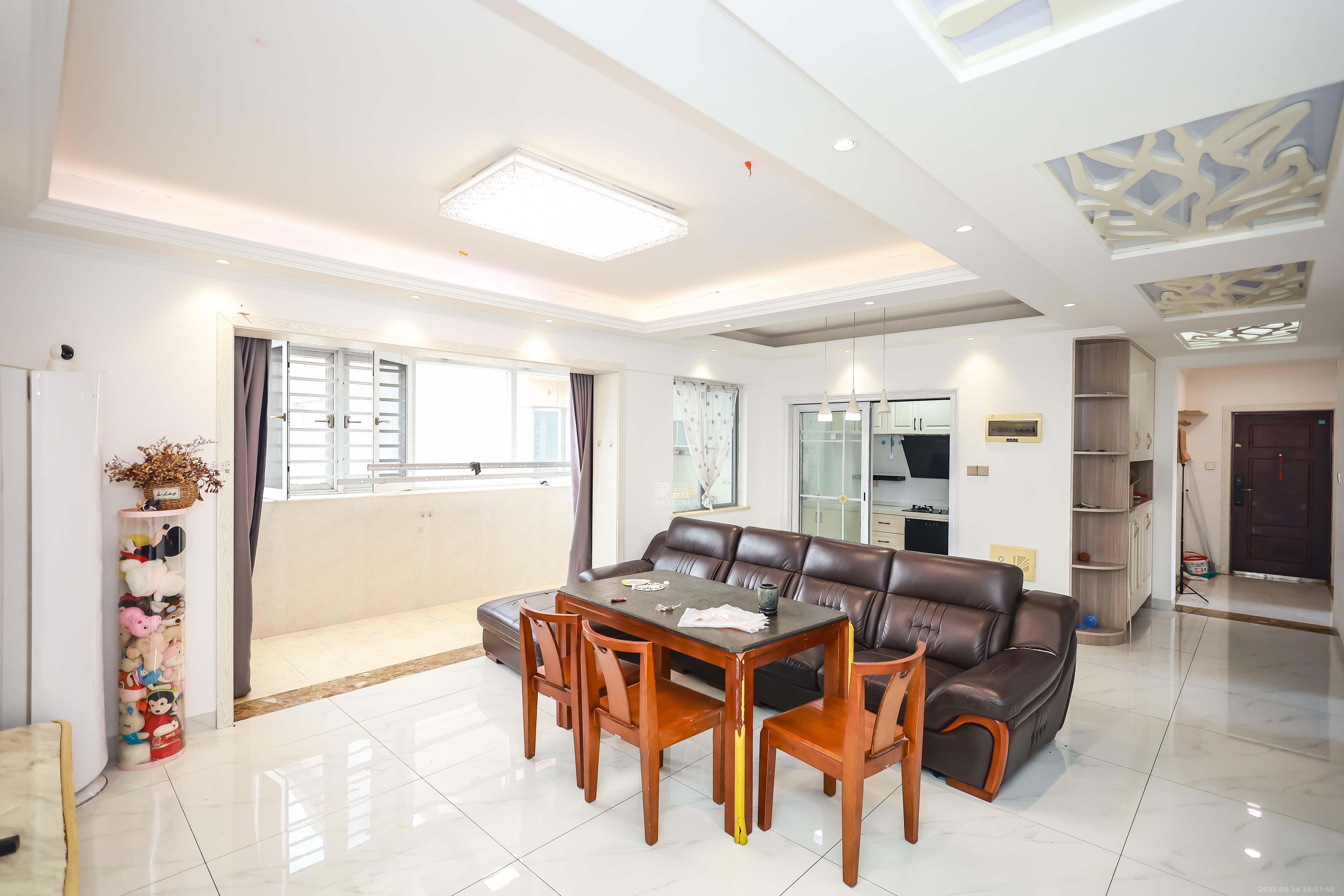 潇湘奥林匹克花园  3室2厅1卫    84.0万客厅