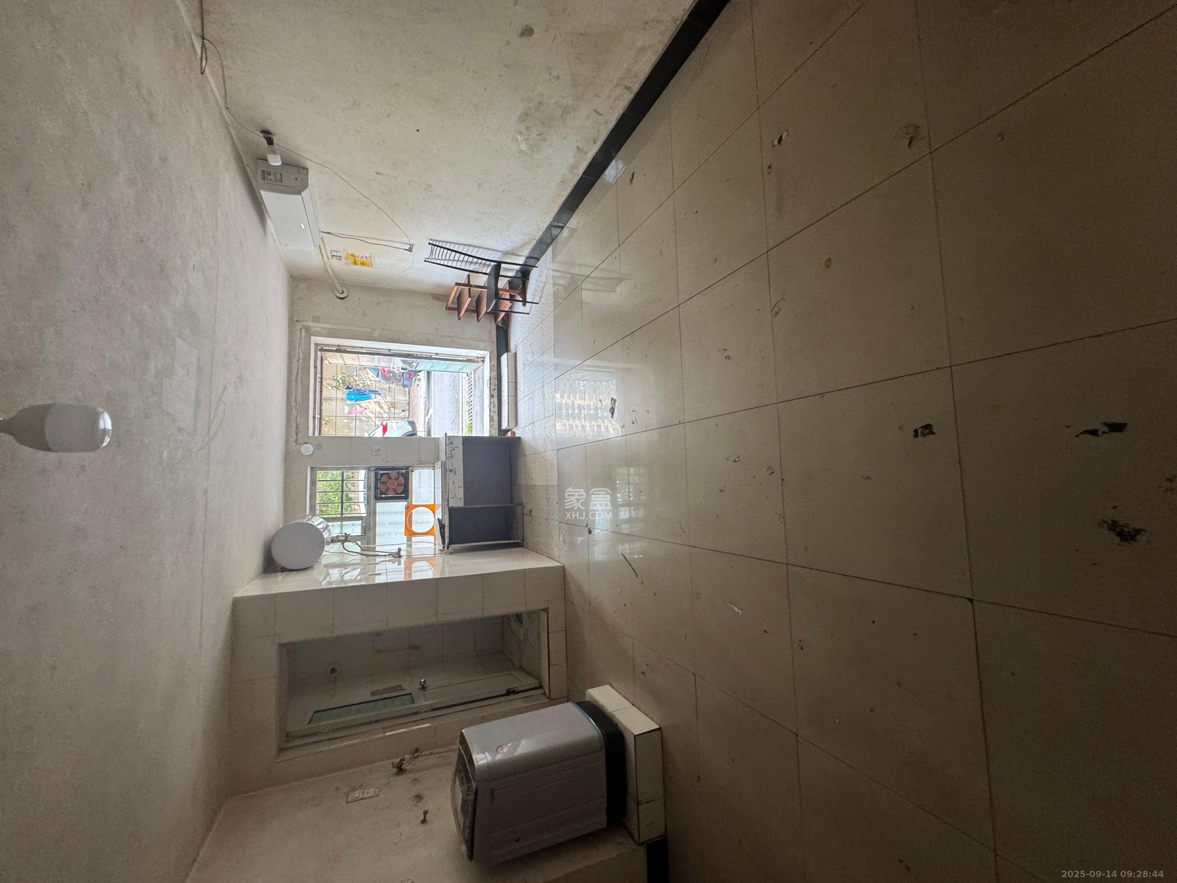 公交金盆小区  1室1厅1卫    800.0元/月室内图