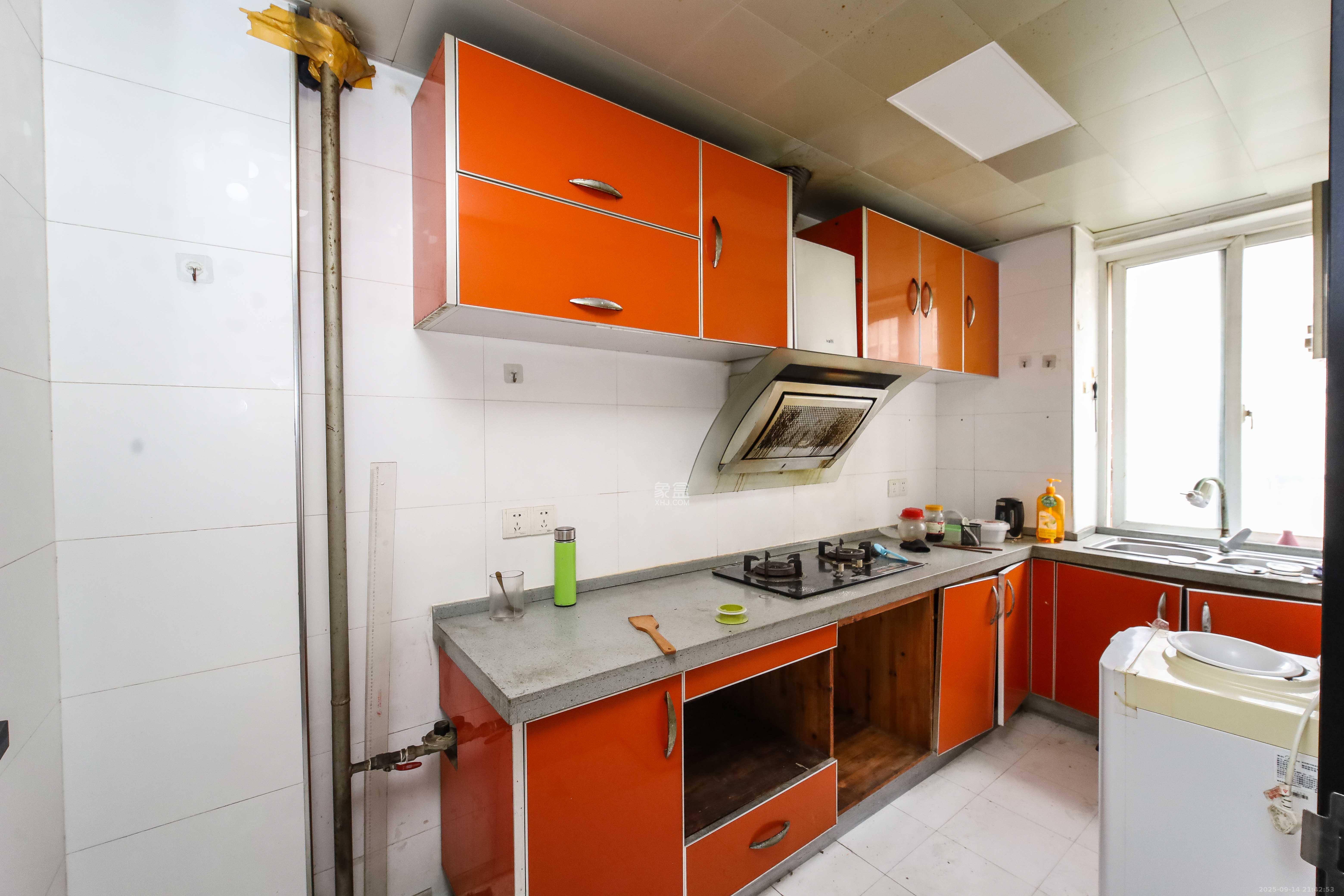 上河国际C区  4室2厅2卫    99.0万厨房