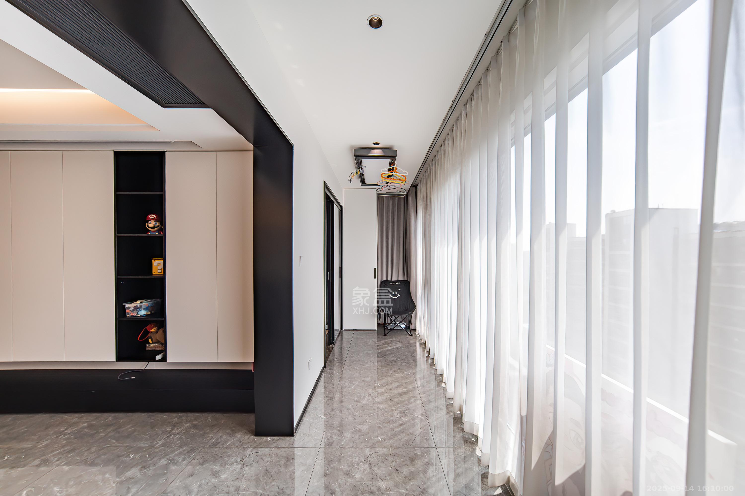 中海阅麓山一期 4室2厅2卫 235.0万 中海阅麓山一期 4室2厅2卫 235.0万阳台