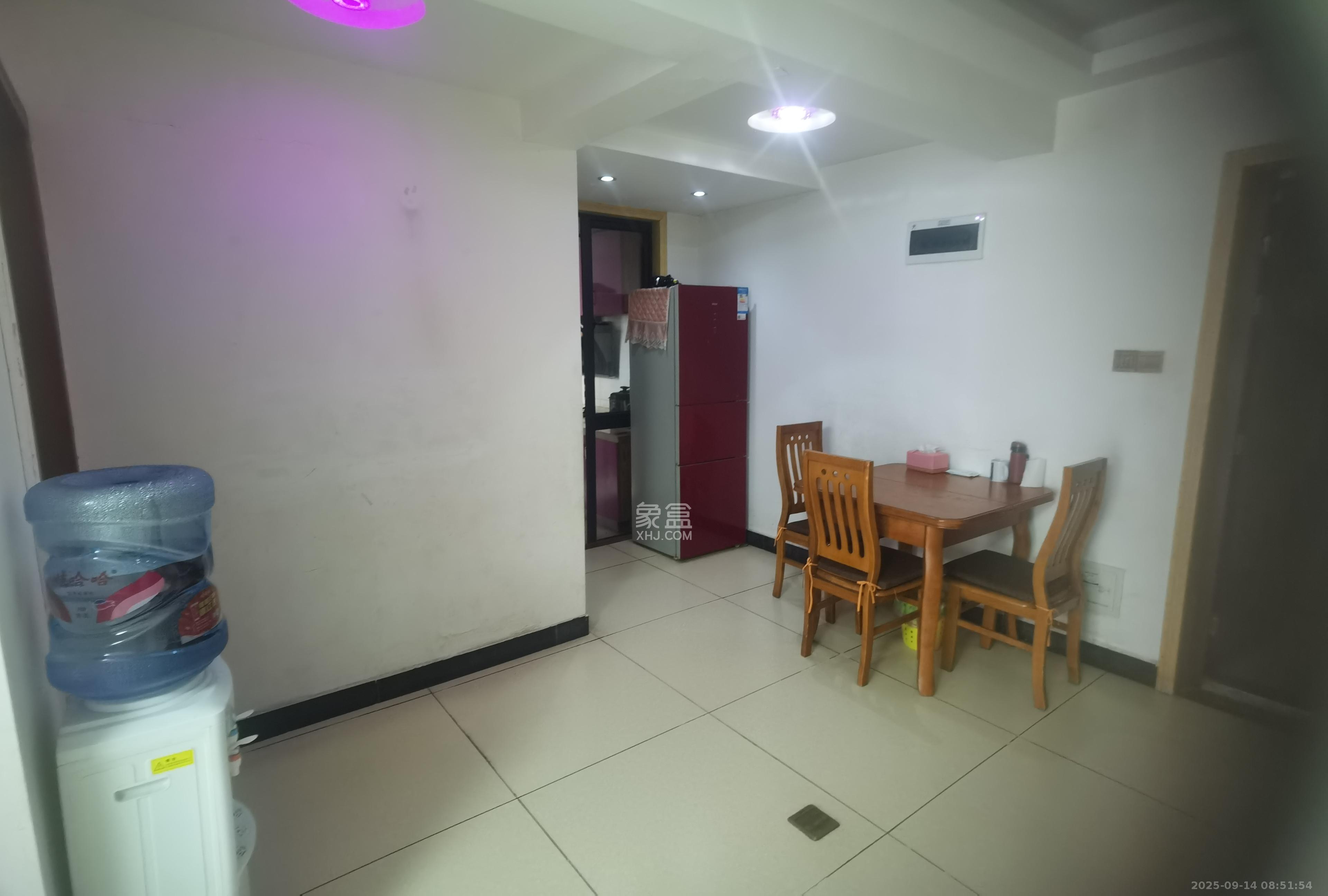 三一街区  2室2厅1卫   1500.00元/月室内图