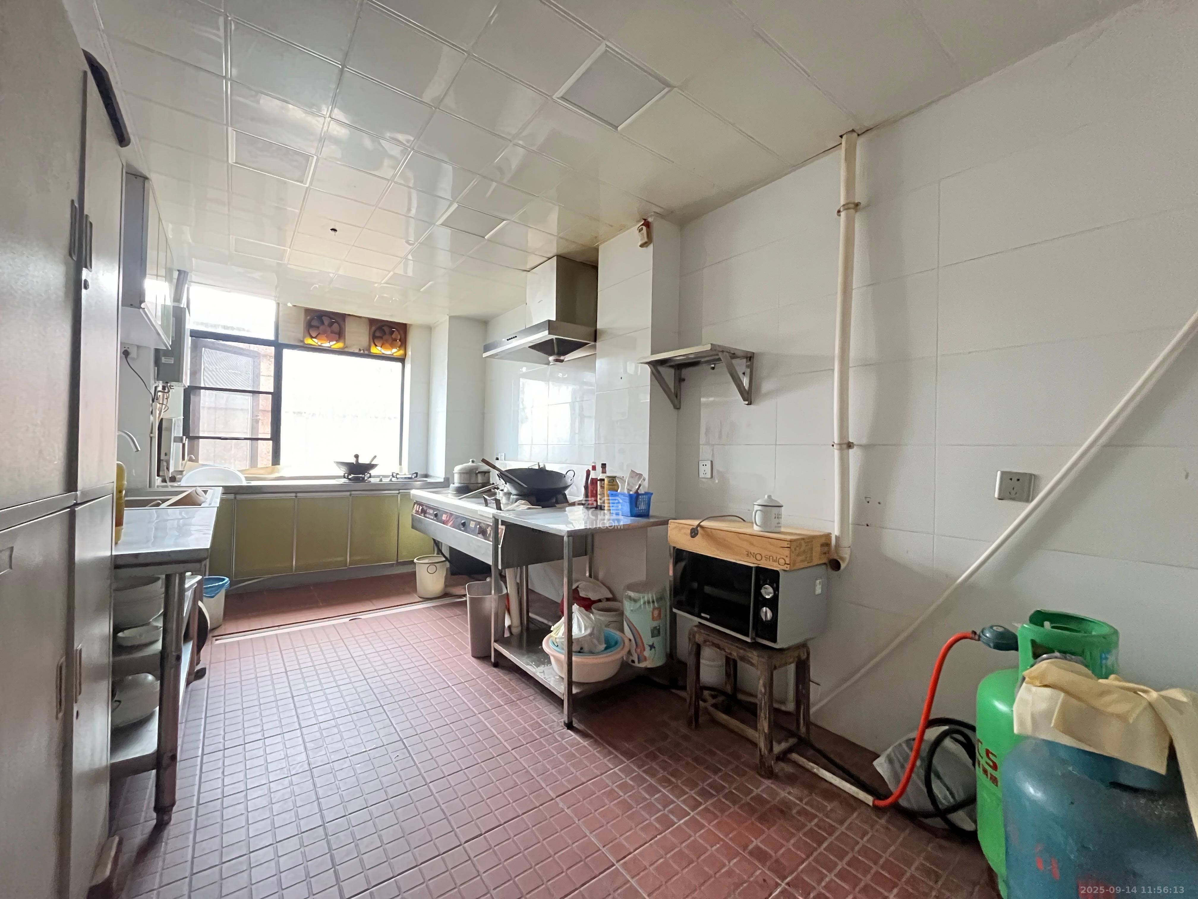 佳兴国际汇 1室2厅1卫 2500.0元/月 佳兴国际汇 1室2厅1卫 2500.0元/月室内图