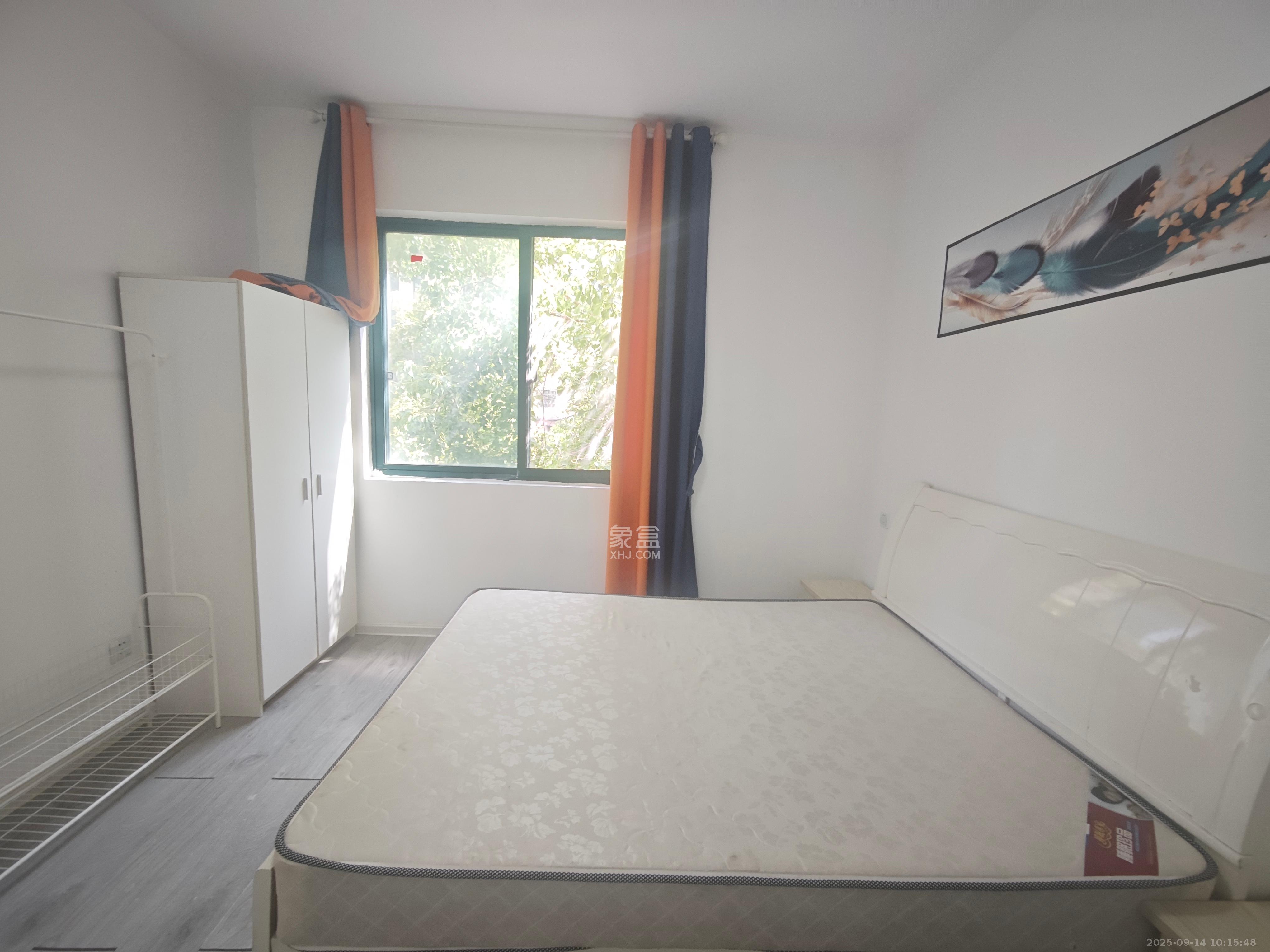 洋湖时代  3室2厅1卫    1900.0元/月室内图