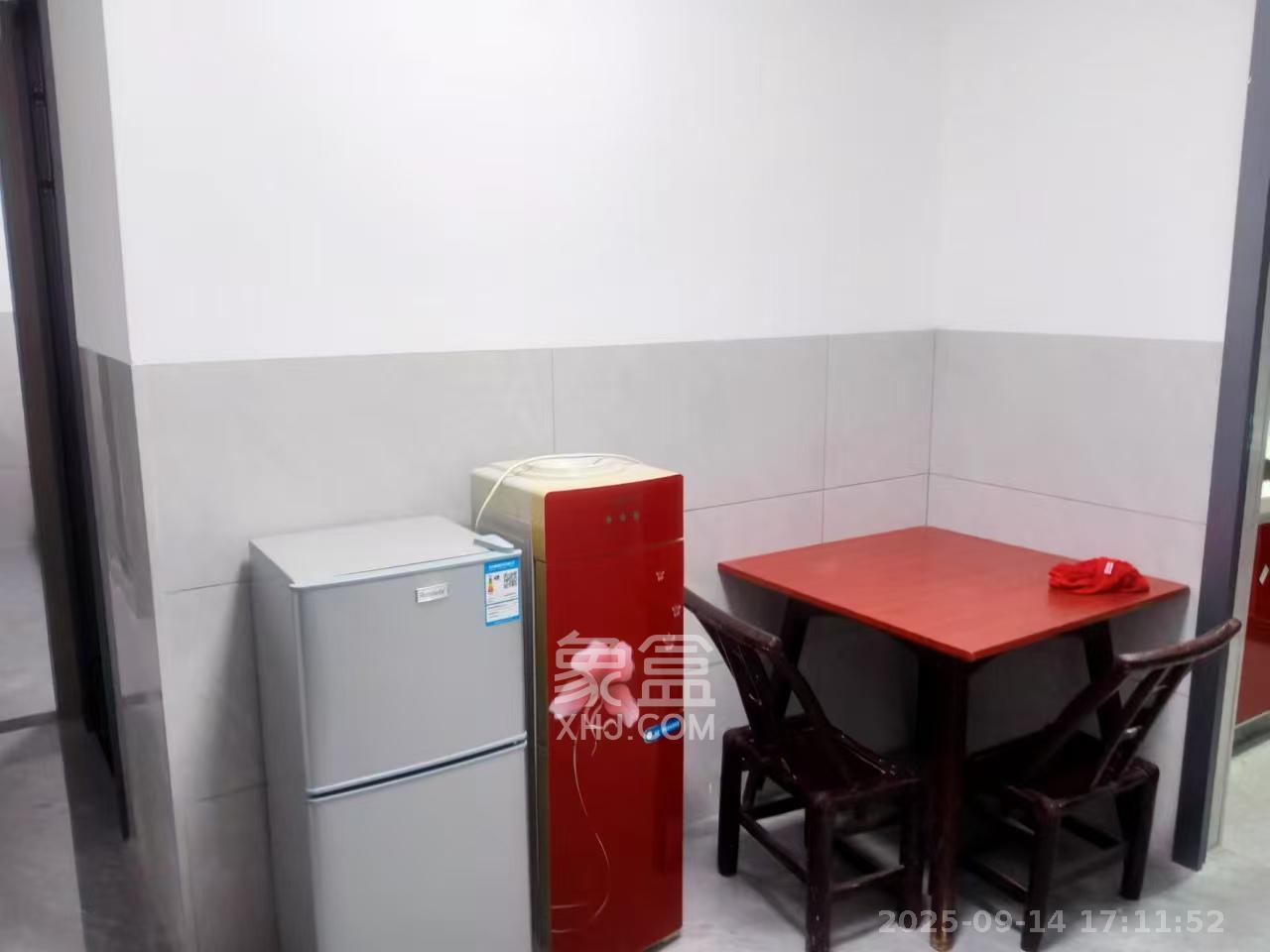 山水新城 1室1厅1卫 1300.0元/月 山水新城 1室1厅1卫 1300.0元/月室内图